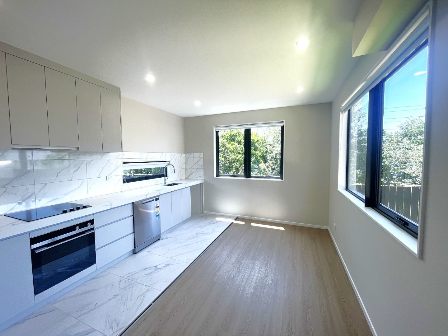 B/54 Royal View Road, Te Atatu South, Waitakere City