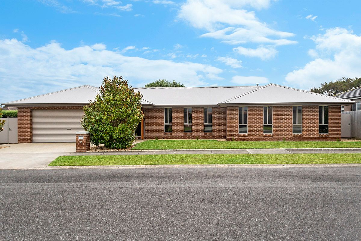 7 De Lemos Court — photo from Ray White Warrnambool