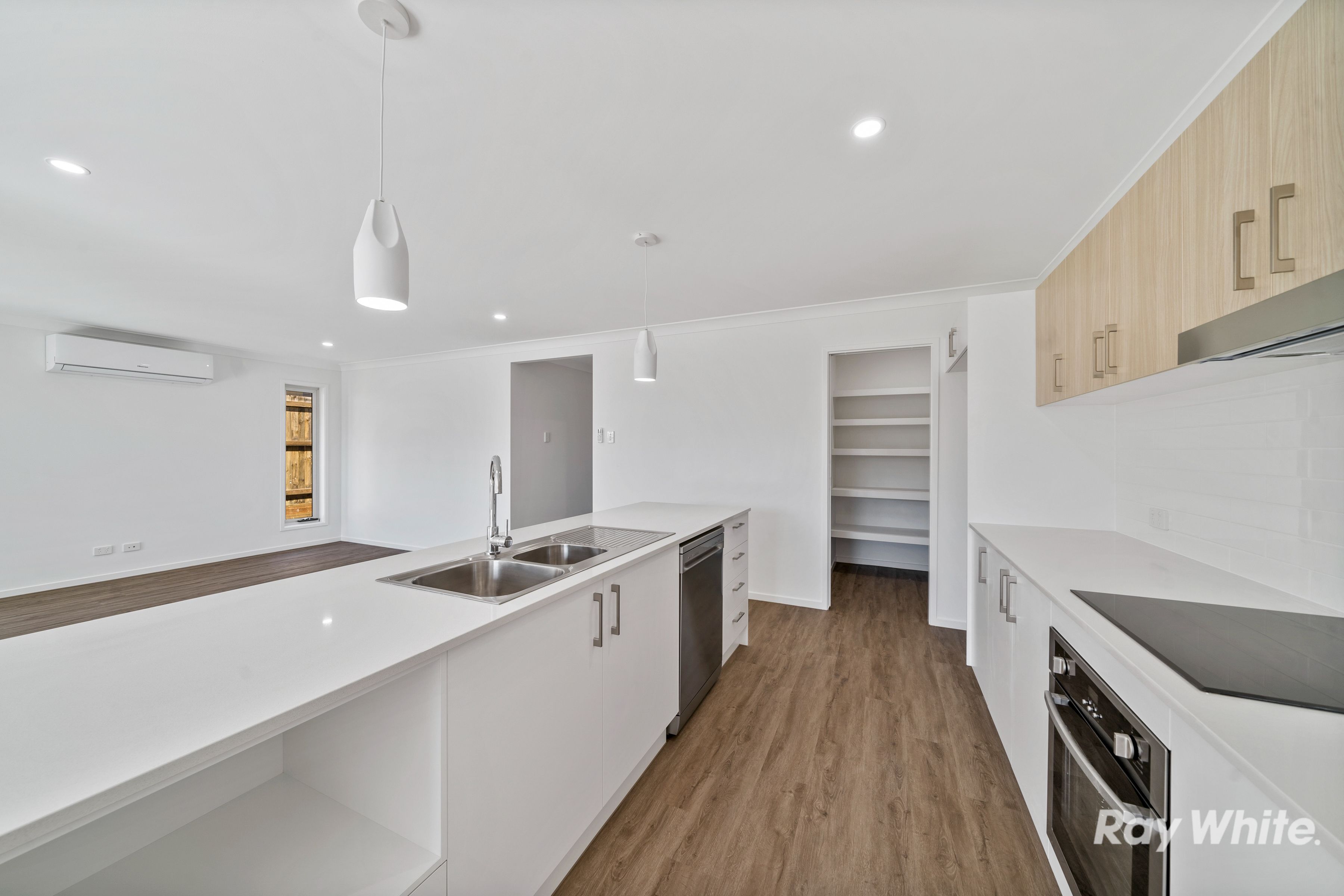 2 Vivienne Way, Marsden, QLD 4132