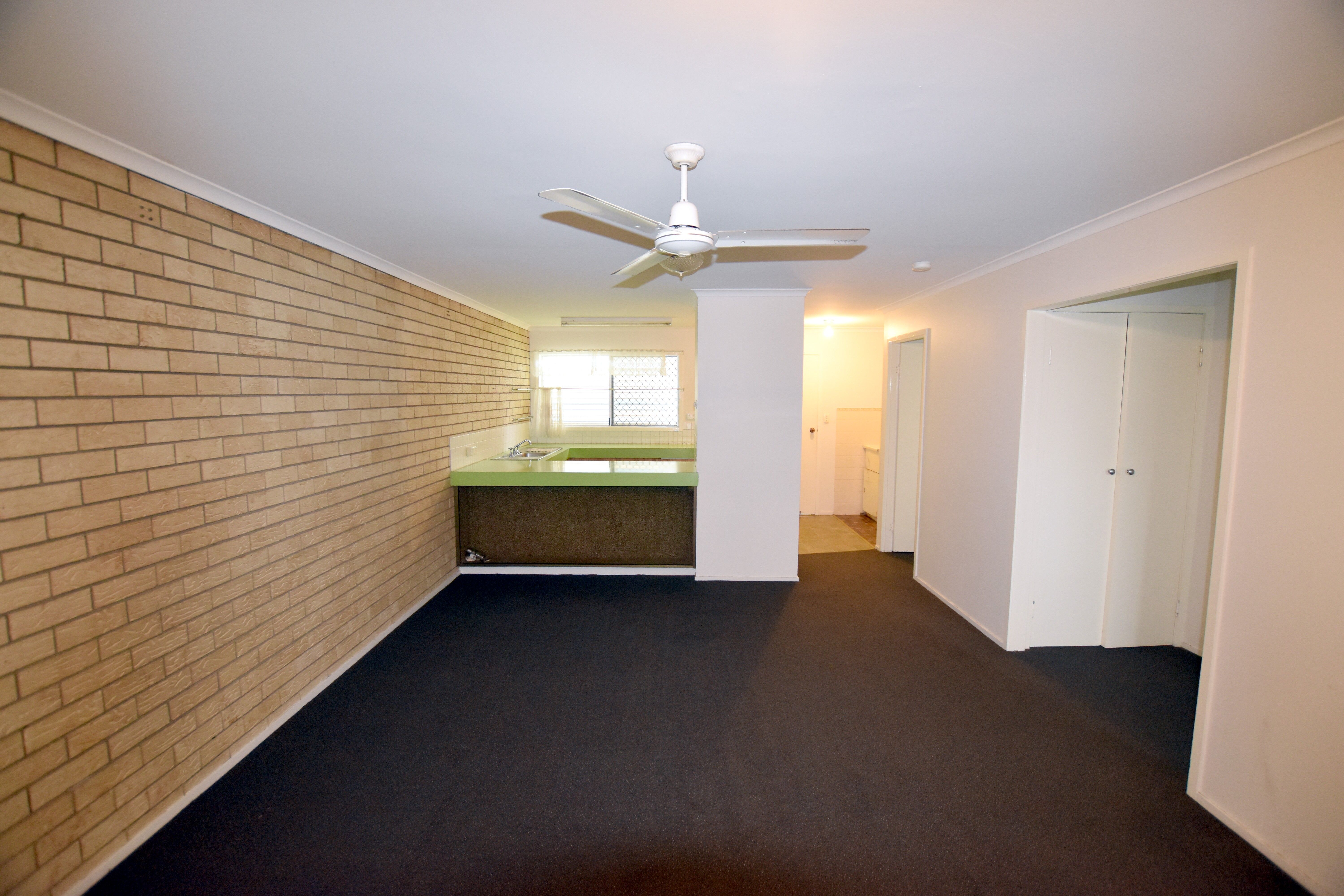 2/303 J Hickey Avenue, Clinton, QLD 4680