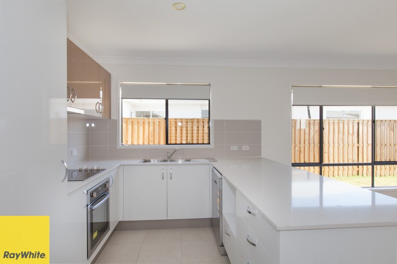 28 Allerton Park Drive, Park Ridge, QLD 4125