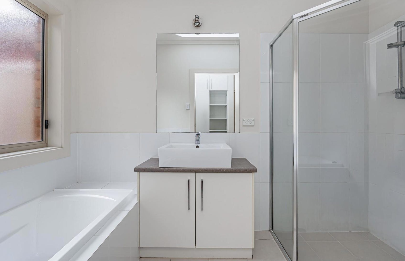 13A Dawn Avenue — photo 11 of 12