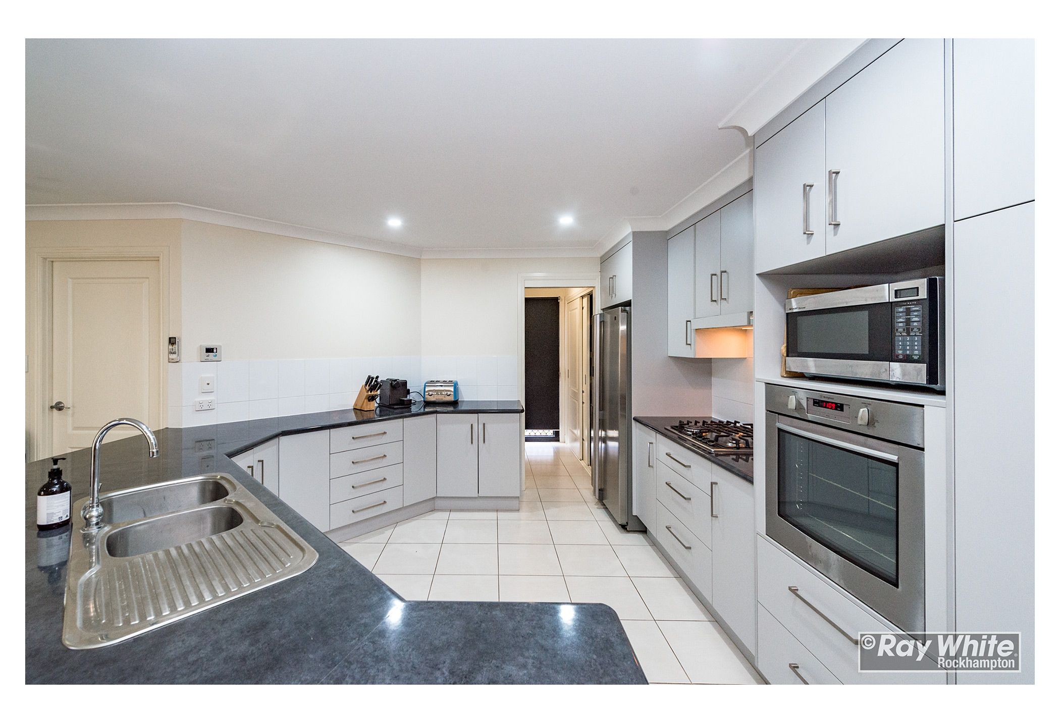 4 Skyline Drive, Norman Gardens, QLD 4701