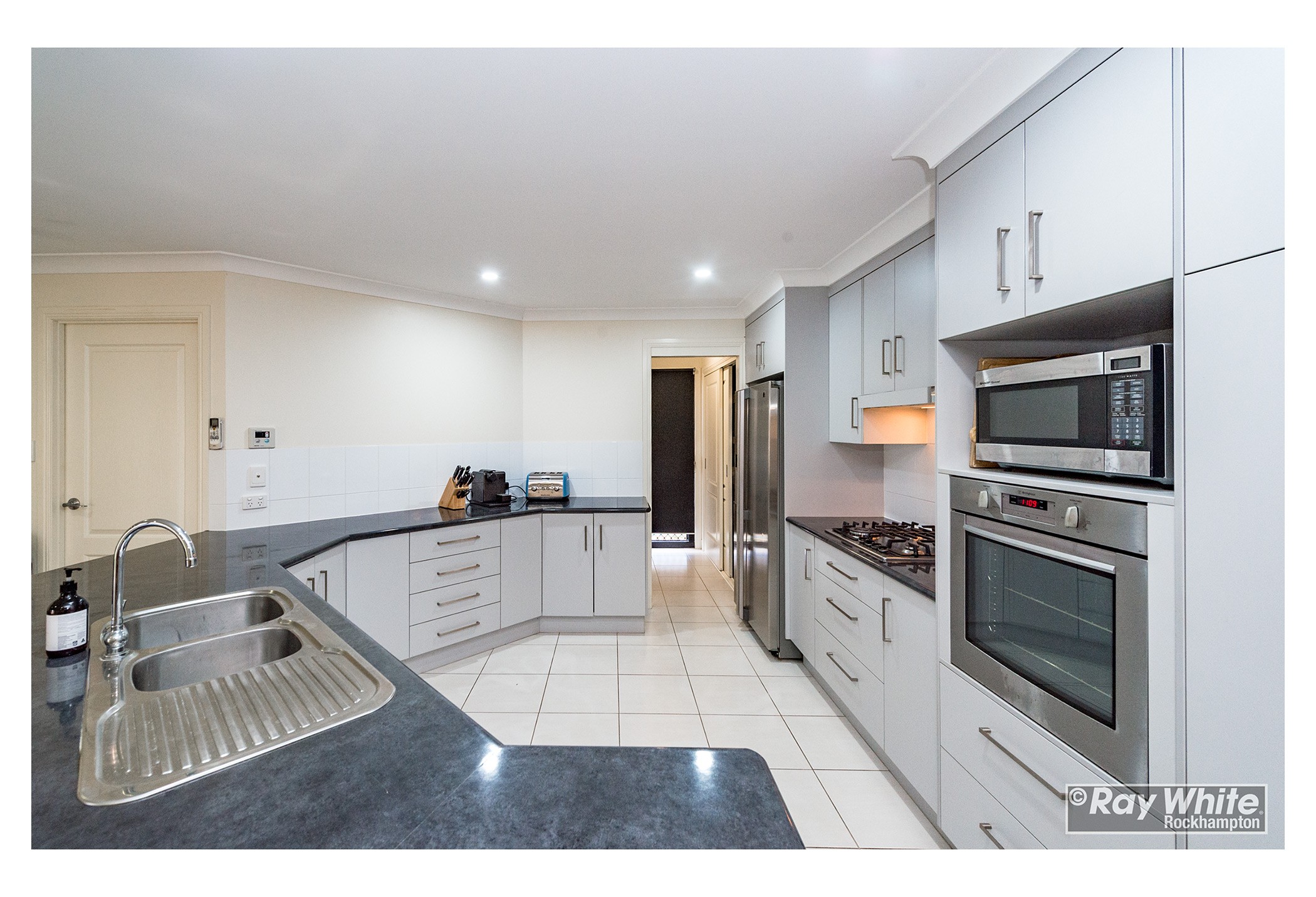 4 Skyline Drive, Norman Gardens, QLD 4701