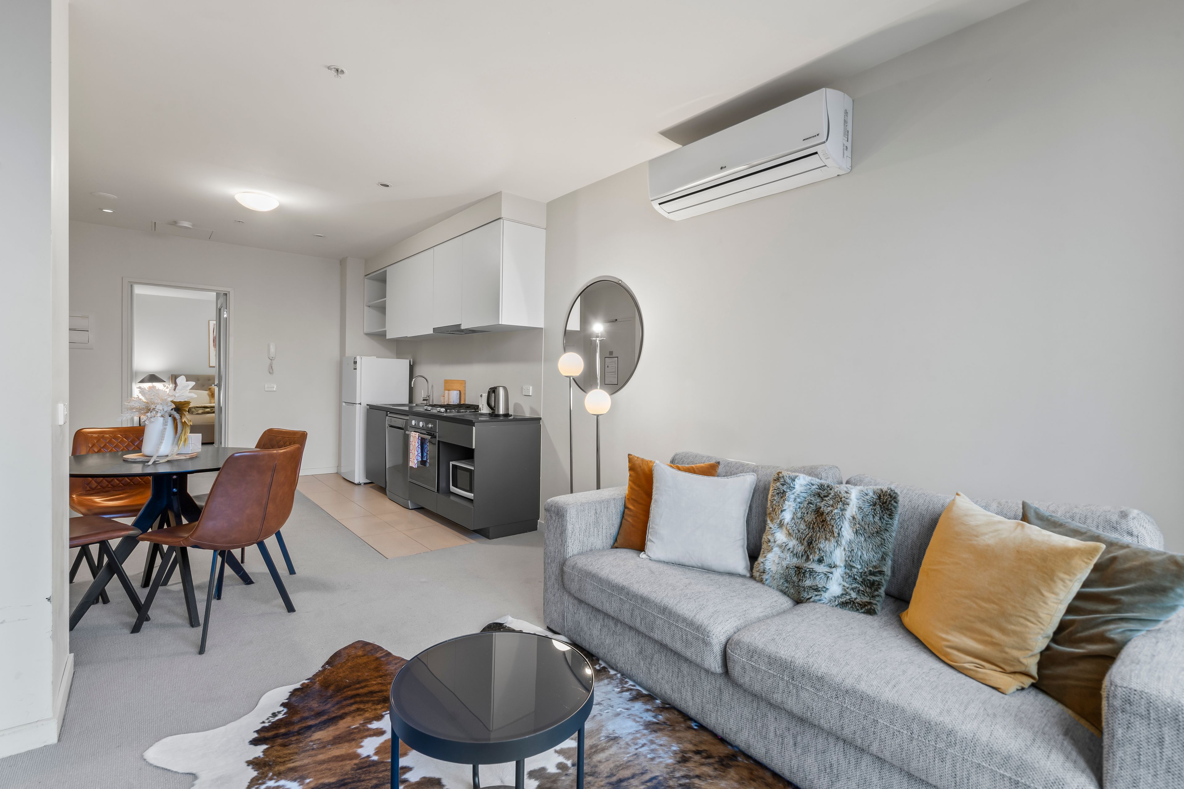 6006/568 Collins Street — photo 4 of 13