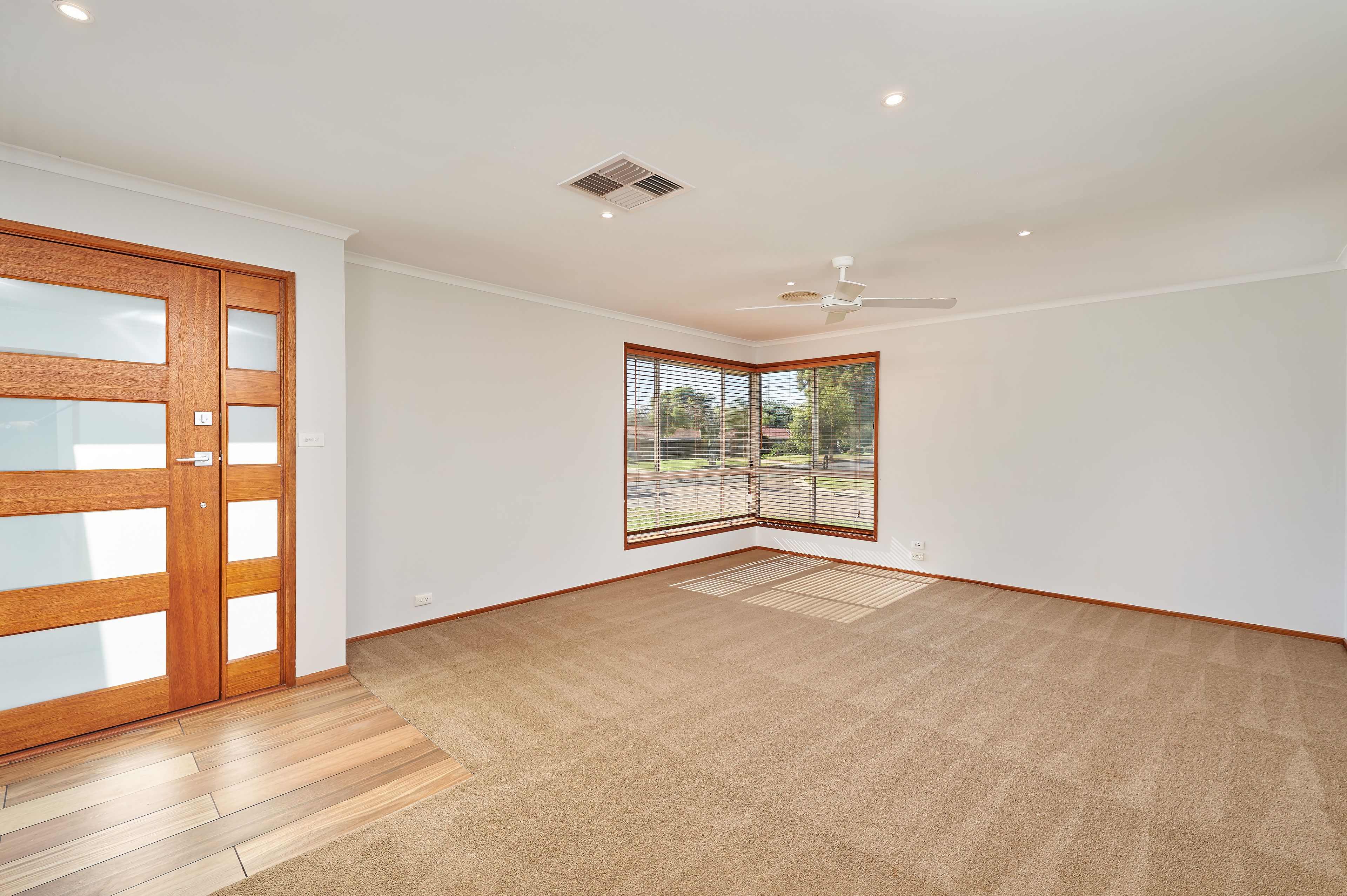 12 Gregory Crescent, Lake Albert, NSW 2650