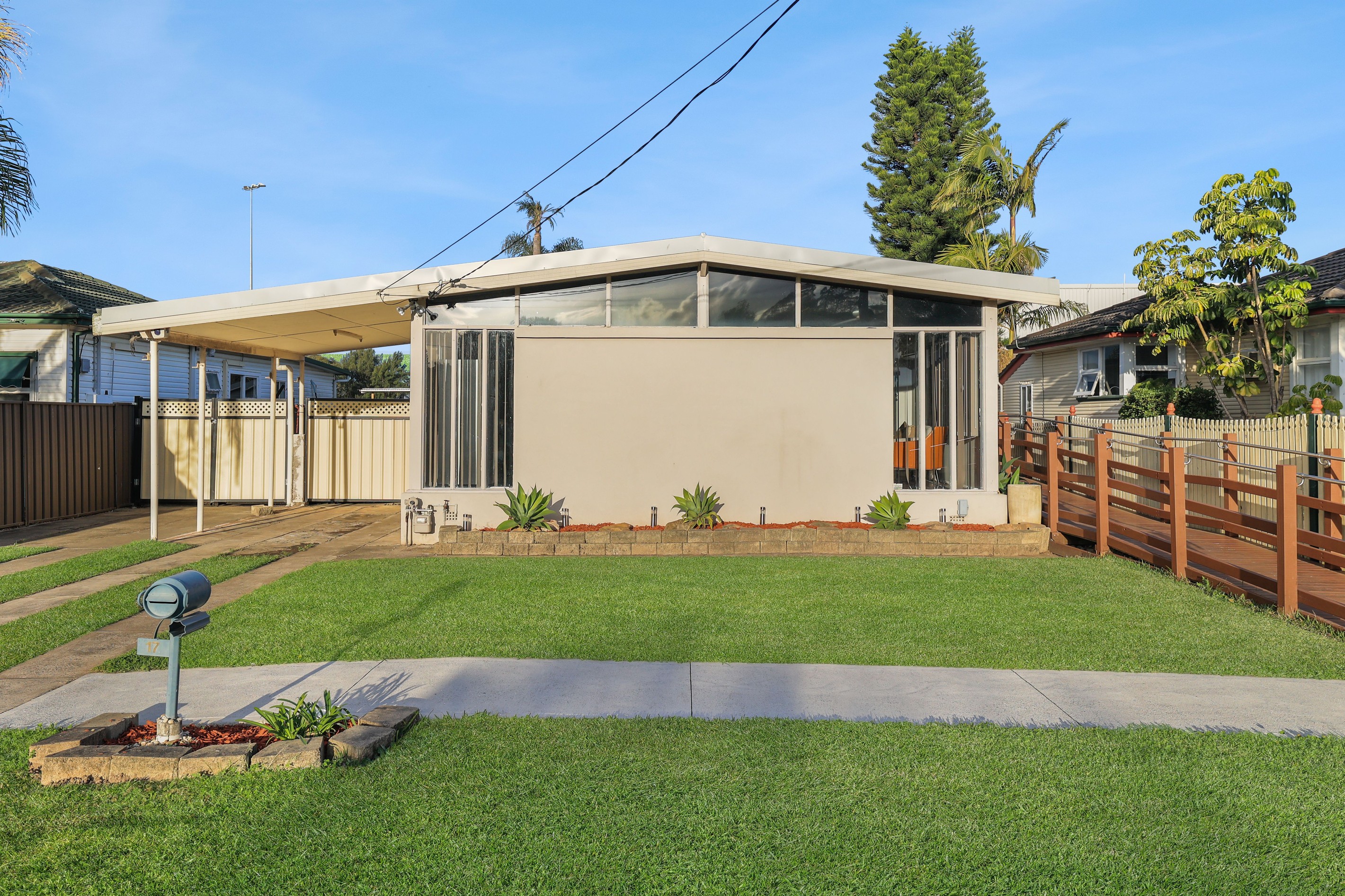 17 Weir Crescent, Lurnea, NSW 2170