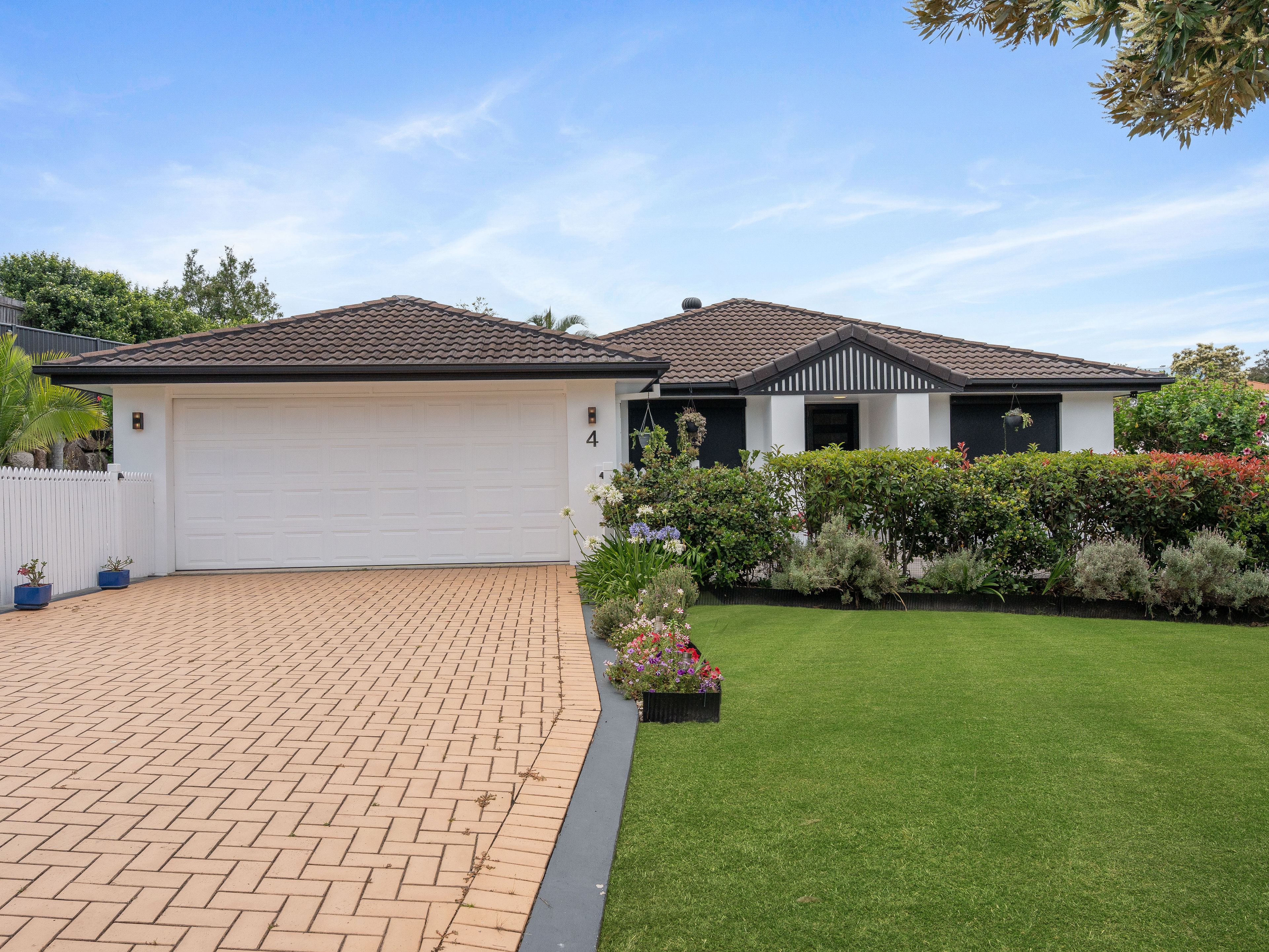4 Coolgardie Court, Arana Hills QLD 4054