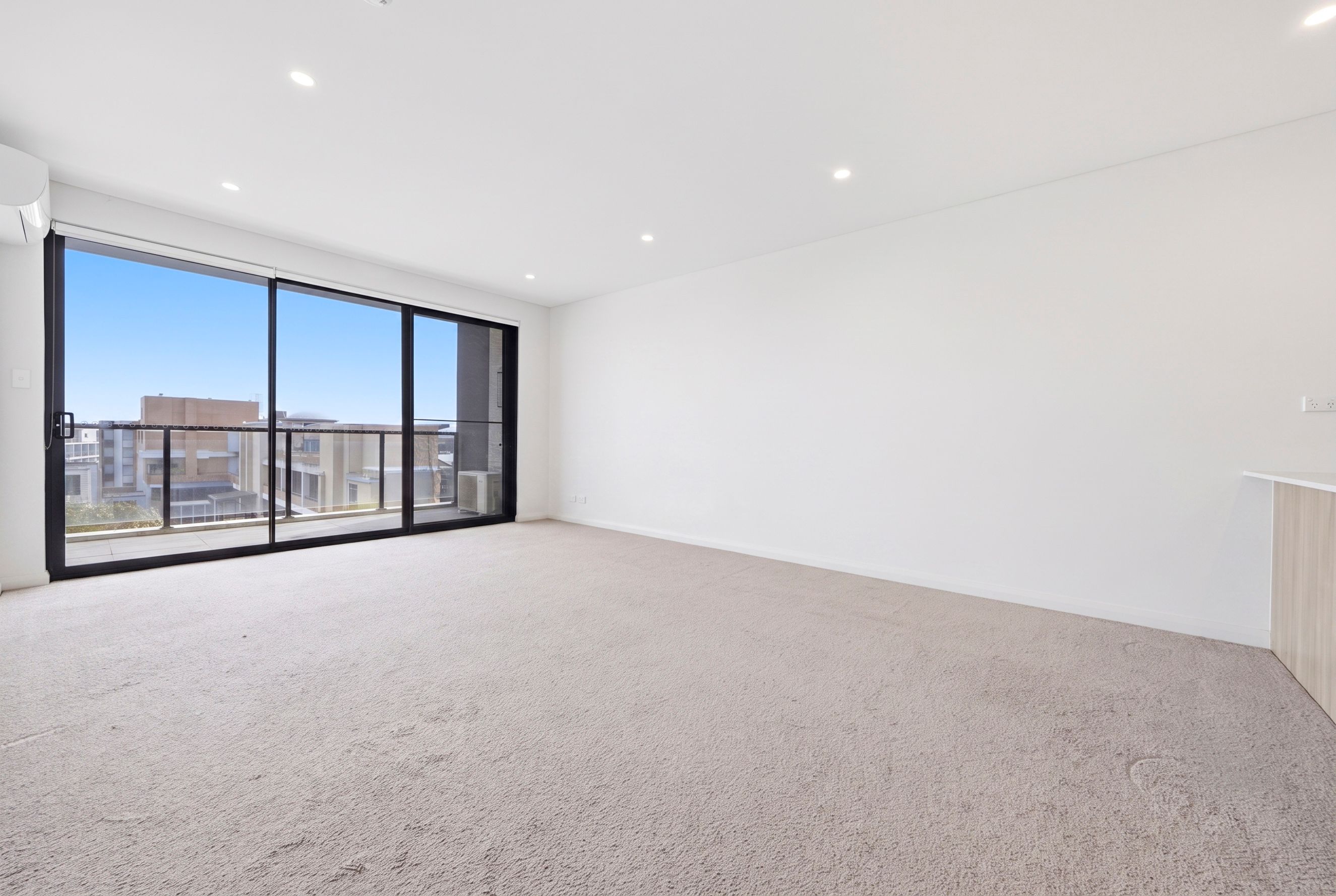 602/8 Murrell Street — photo 4 of 19