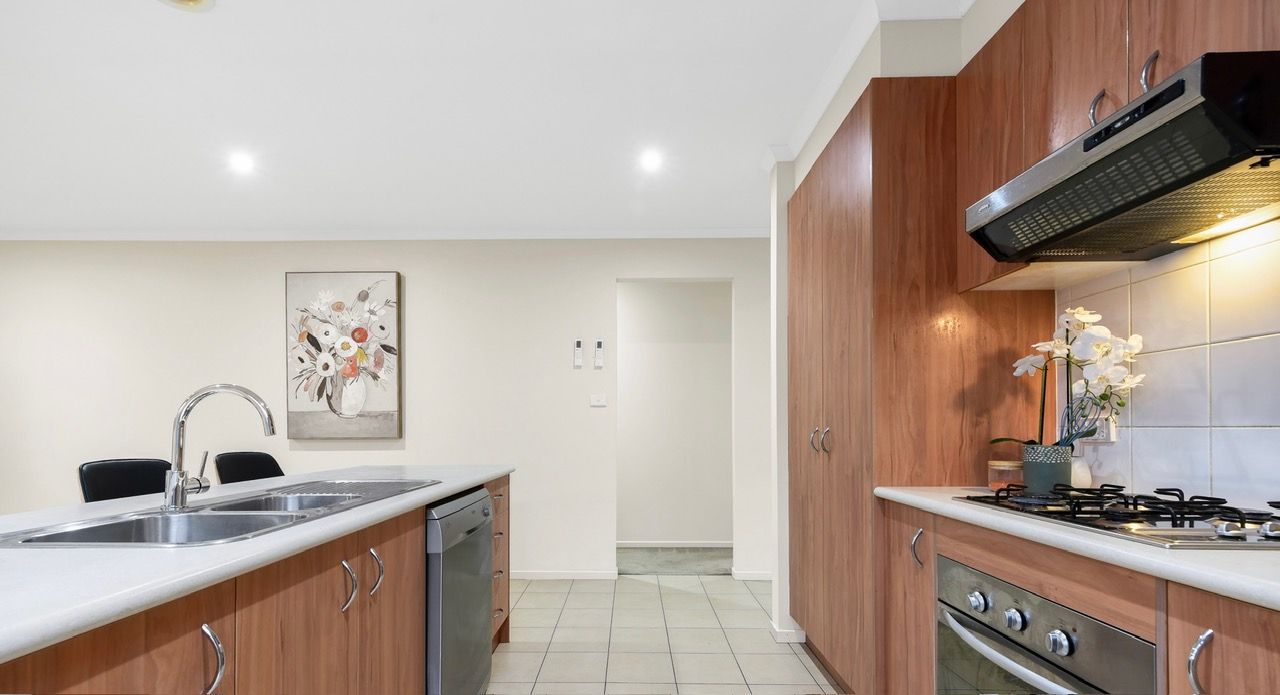 24 Kingsdale Crescent, Pakenham, VIC 3810