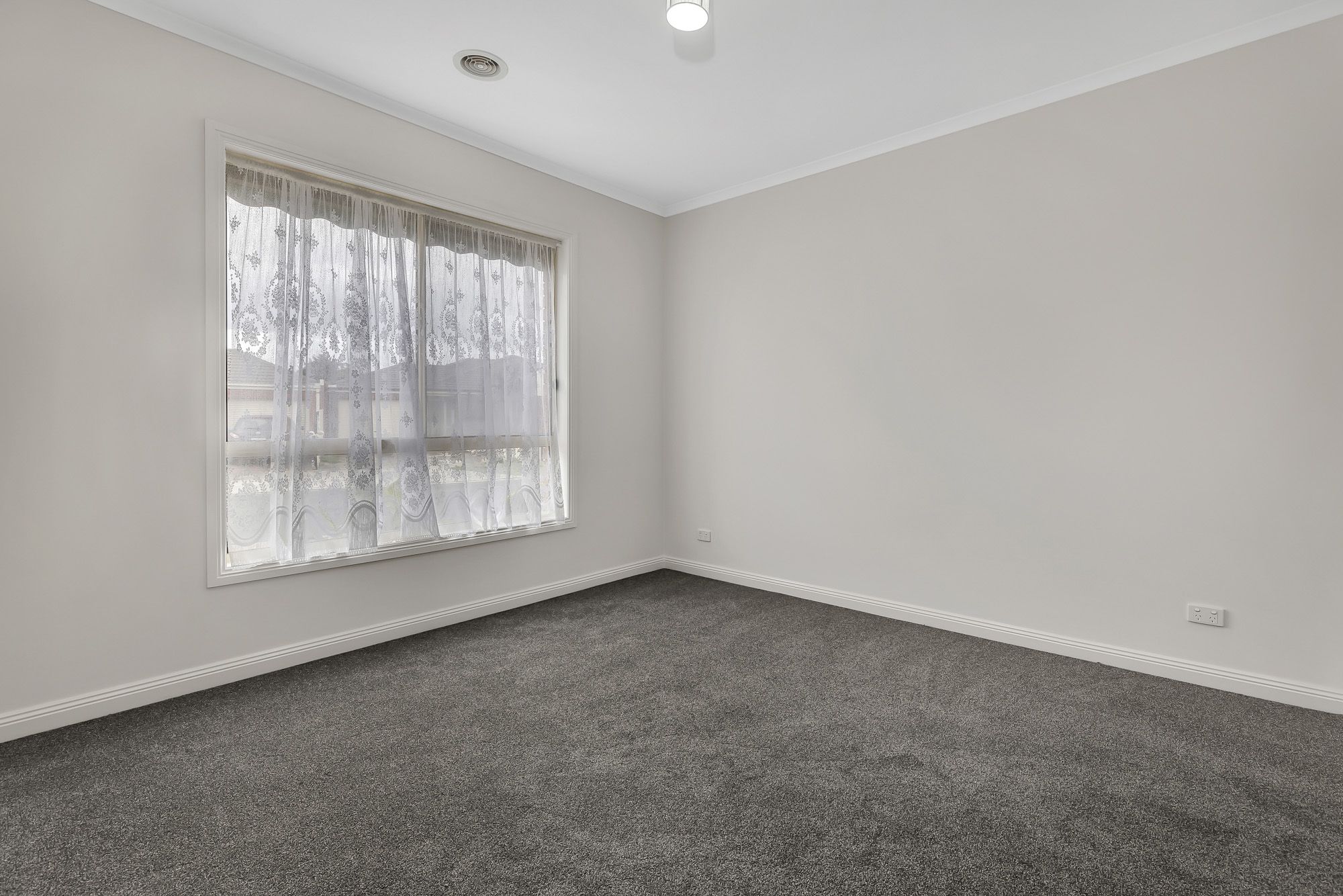 2/122 Rosella Avenue, Werribee, VIC 3030
