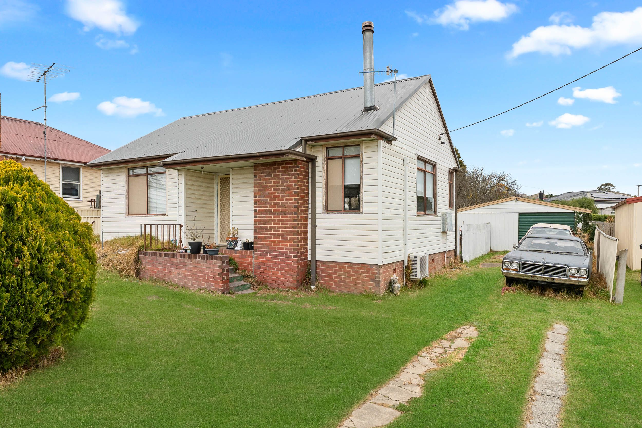 6 Churchill Street — photo from Ray White Goulburn