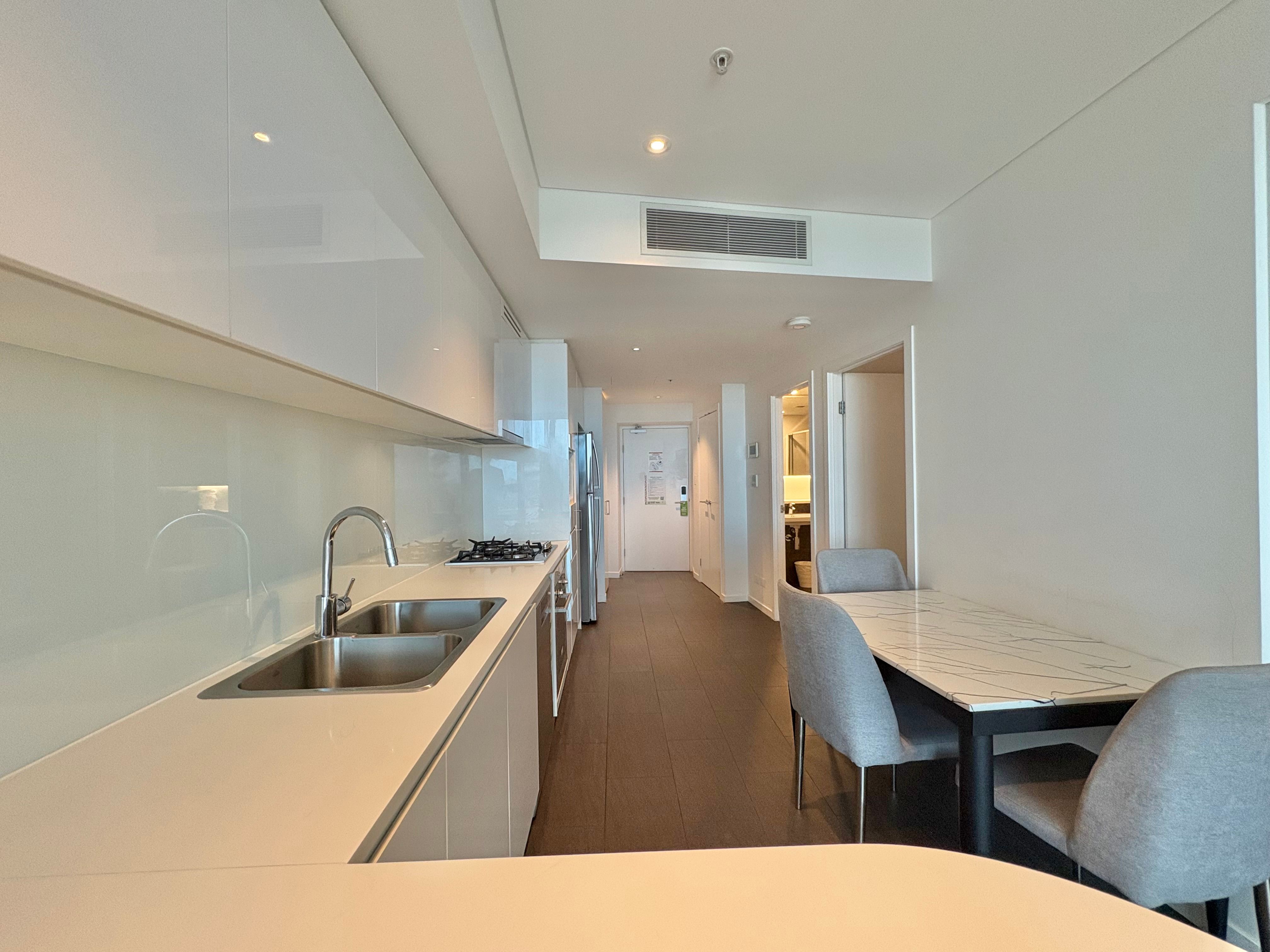 3813/222 Margaret Street — photo 4 of 10