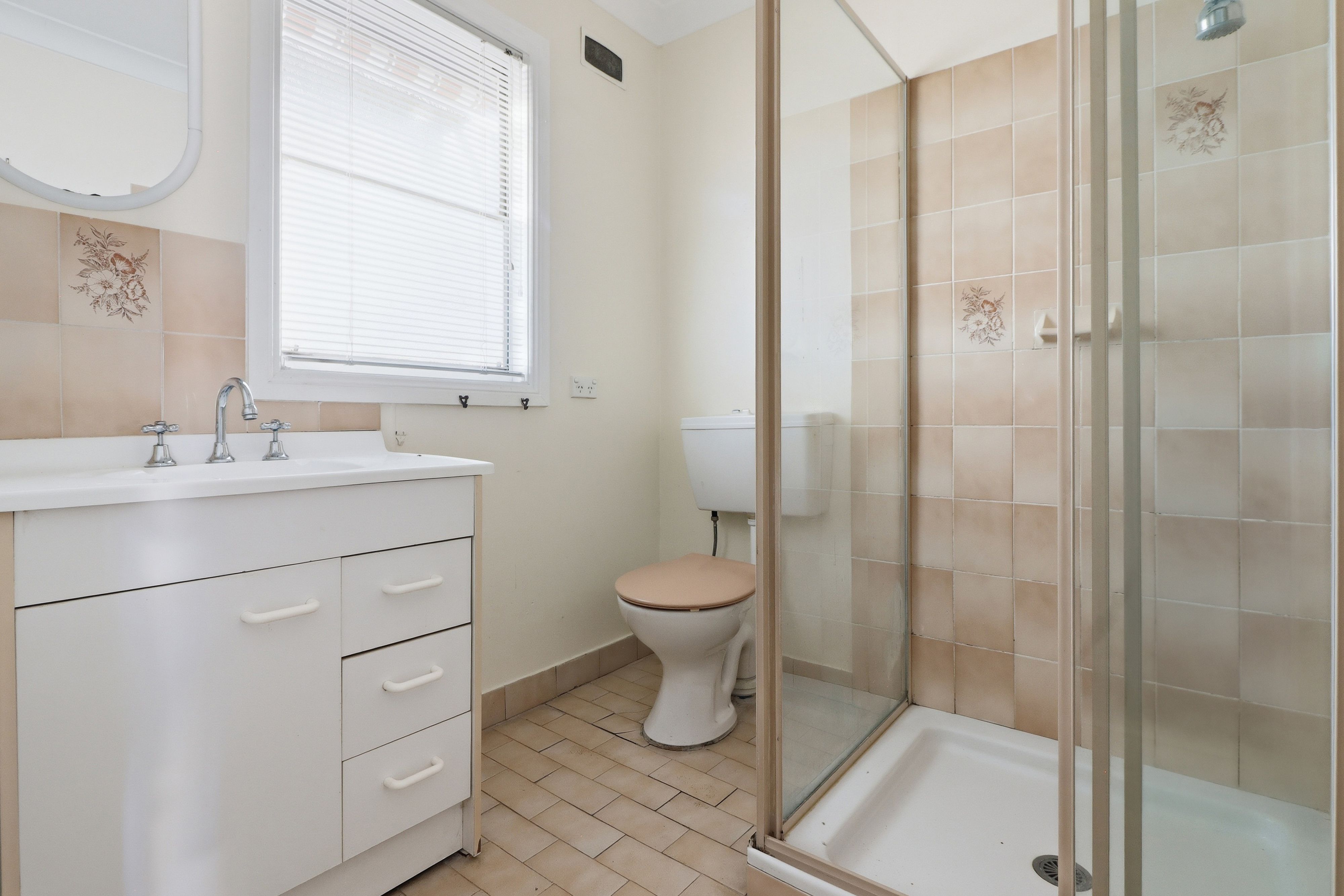200 Macquarie Road — photo 10 of 17