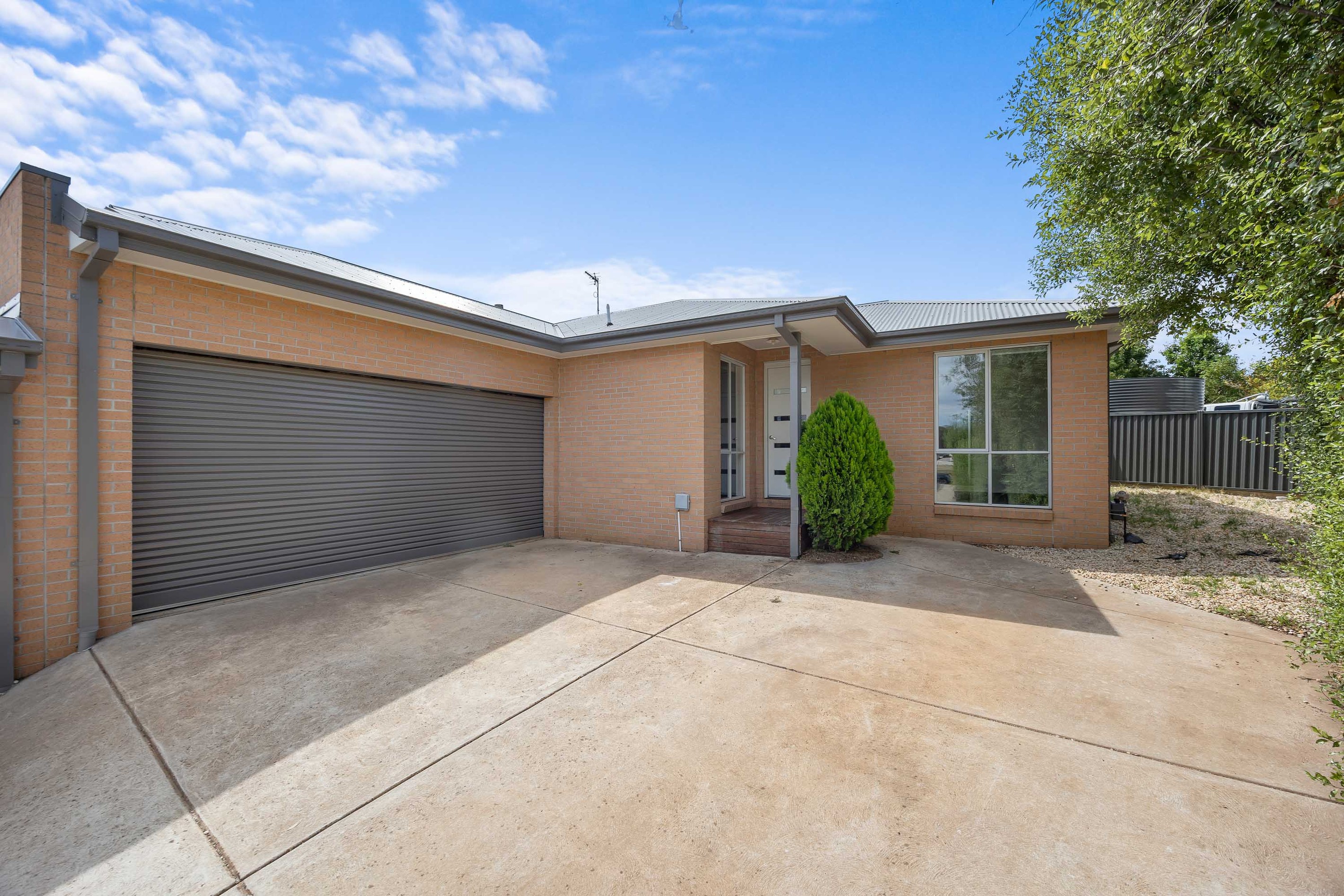 5 & 5A Broomfield Road, Creswick, VIC 3363