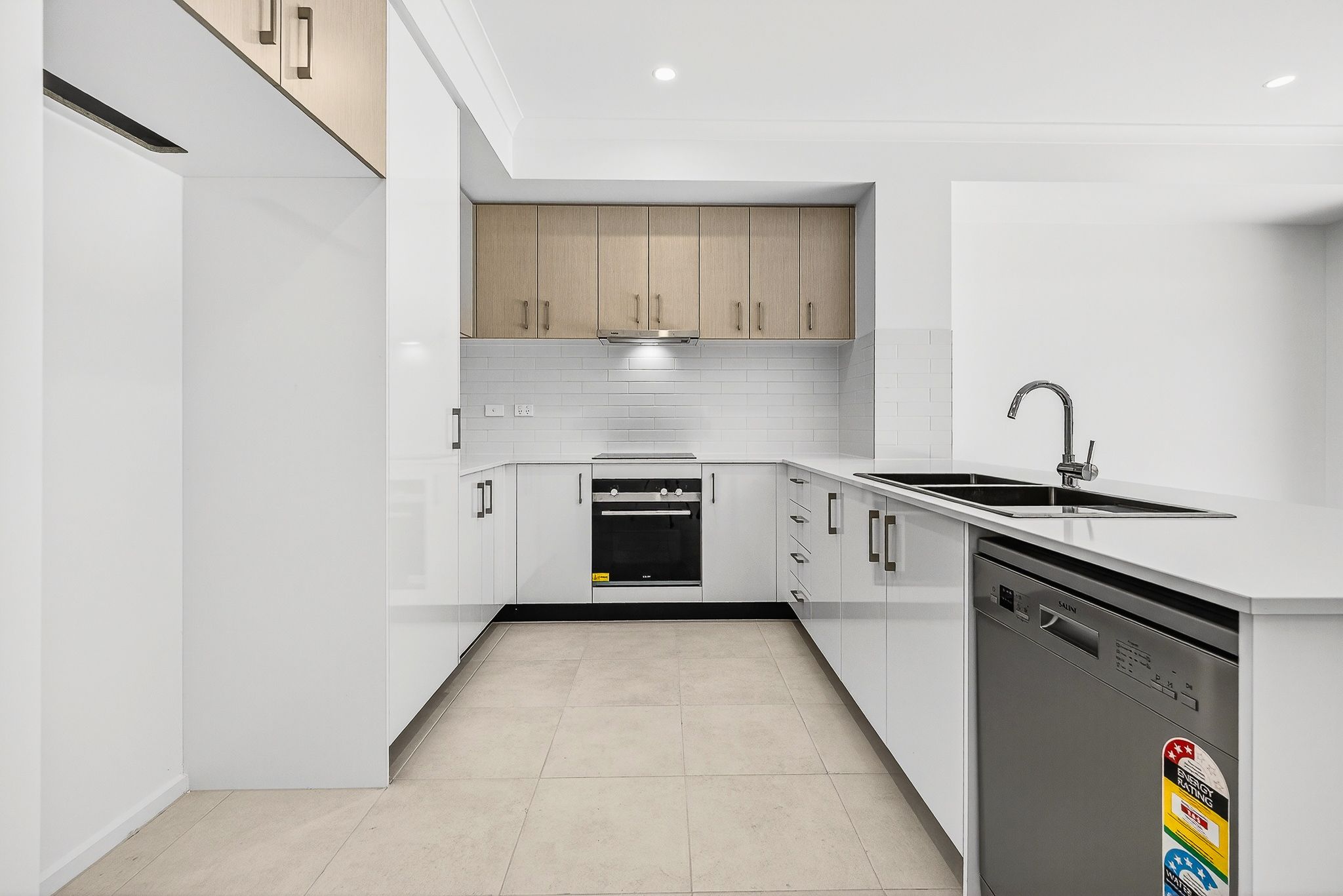 2 Noble Mews, Clyde North, VIC 3978