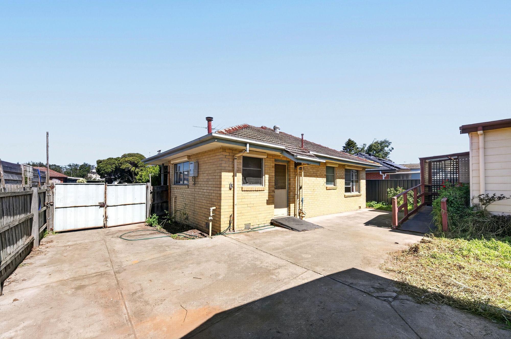 27 Robertson Crescent — photo 16 of 20
