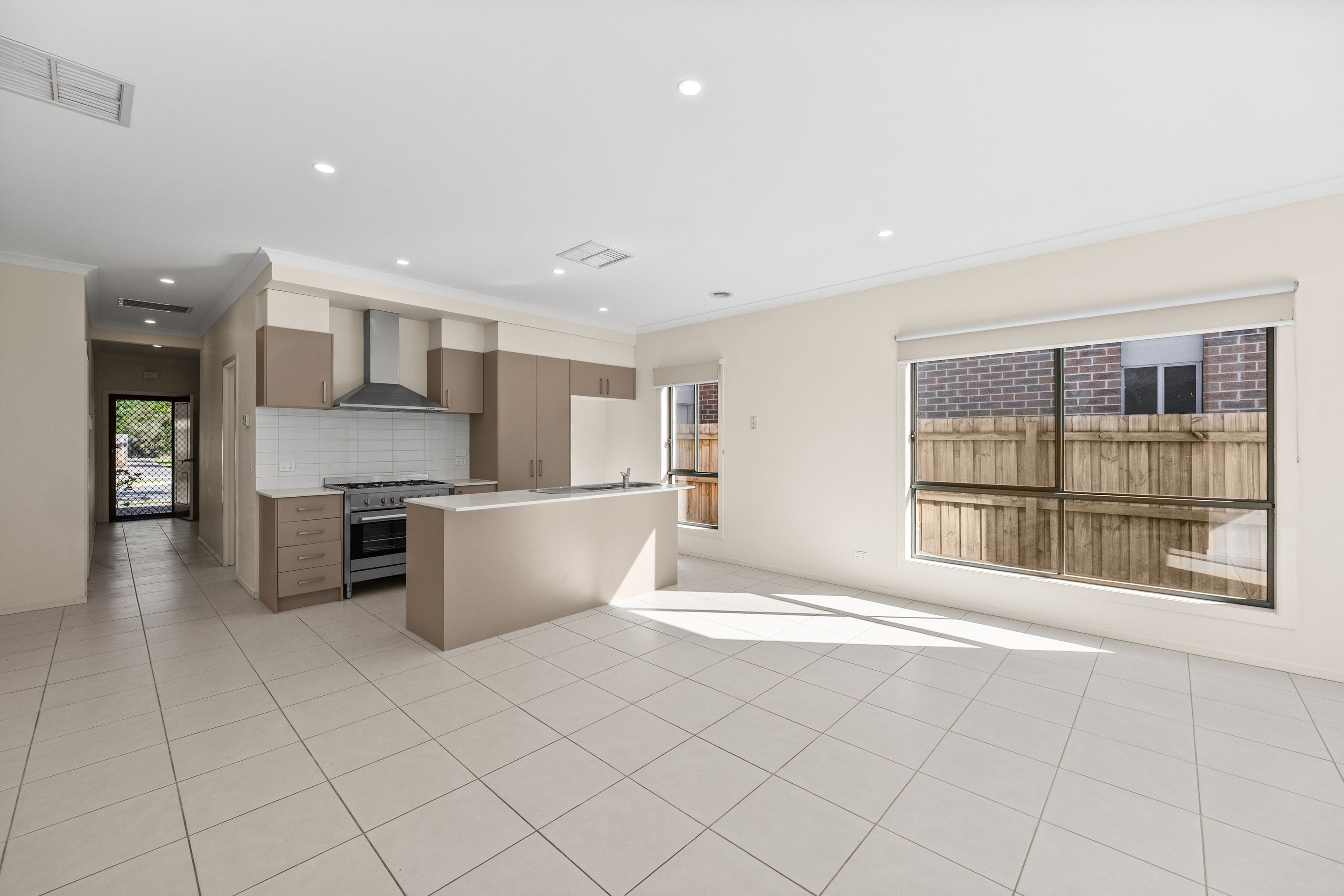 29 Leandon Avenue — photo 4 of 14