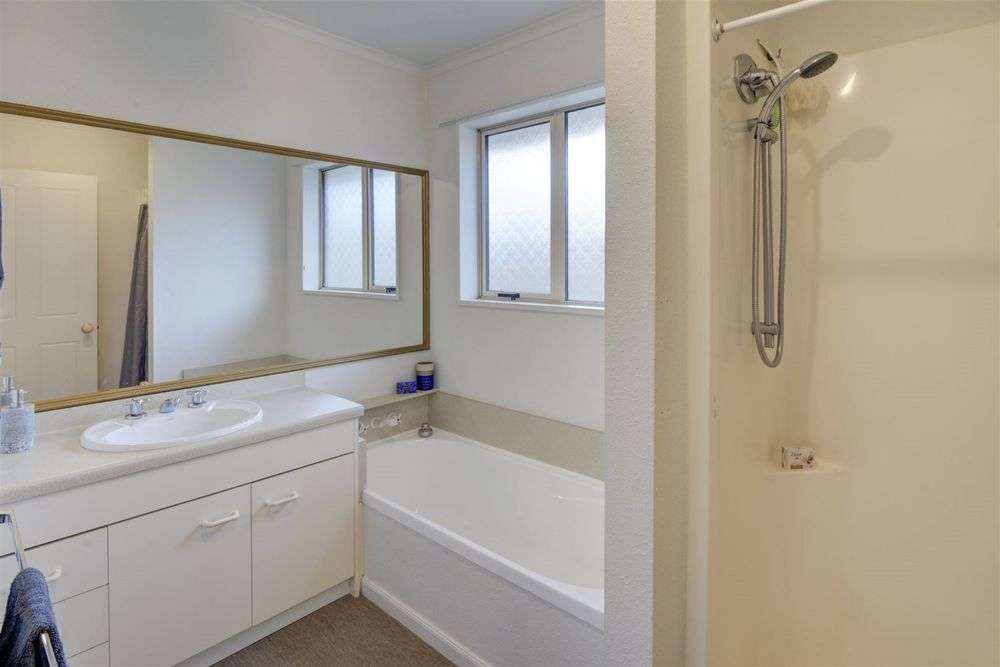 29B Loughton Street photo 5