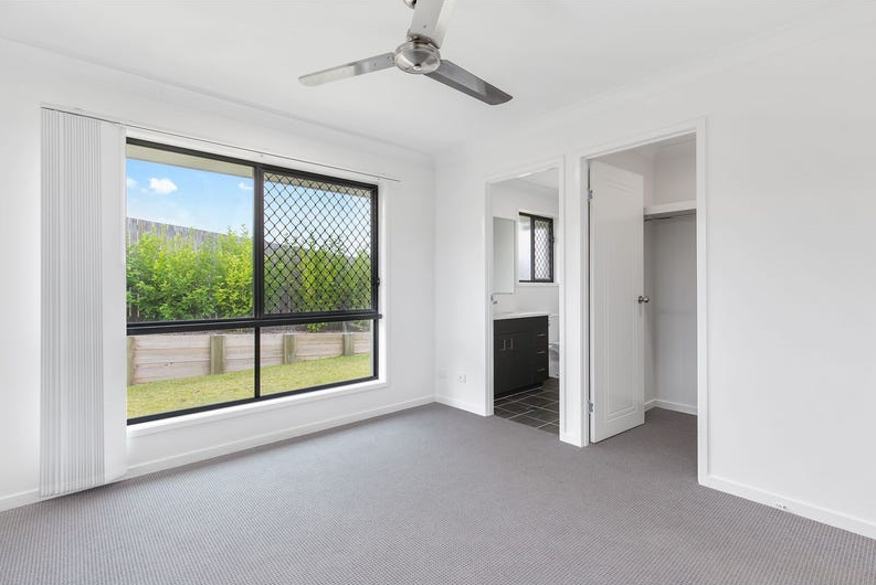 37 John Oxley Drive — photo 5 of 9
