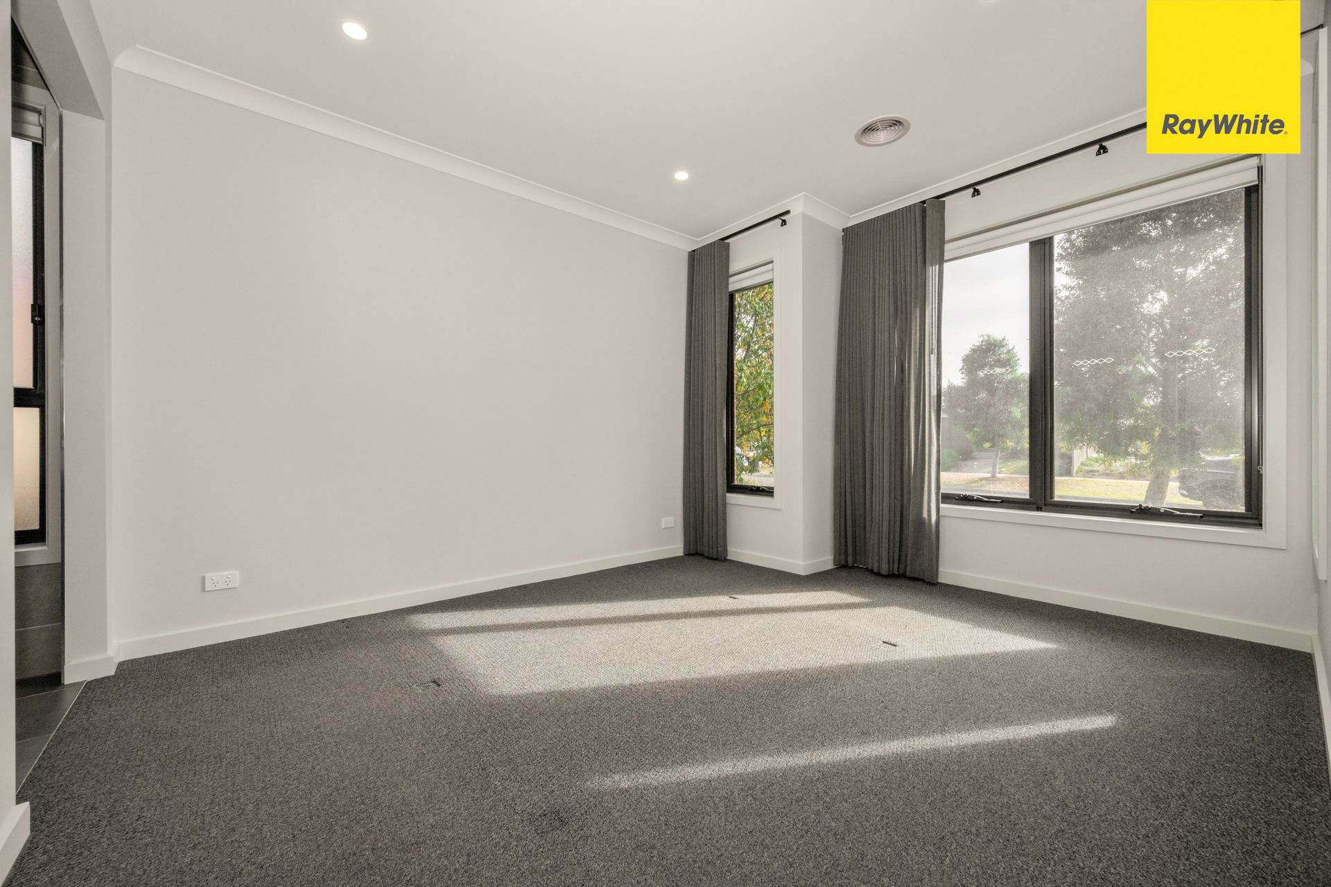 34 Parrot Drive, WEIR VIEWS, VIC 3338