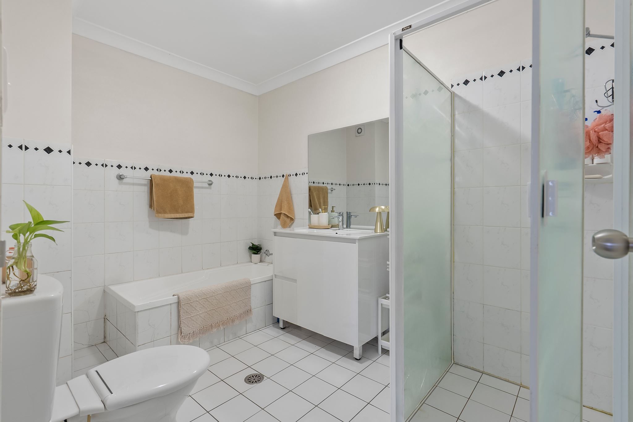 10/28-30 Cairns Street — photo 8 of 12