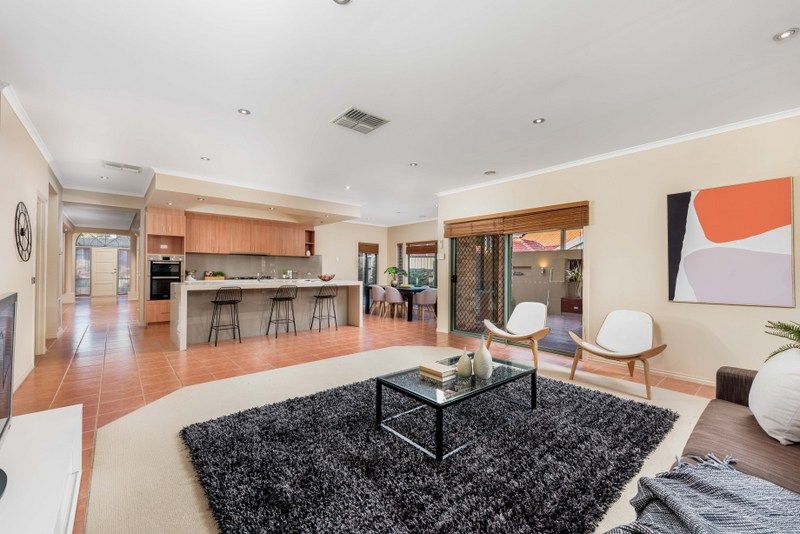 8 Inglewood Court, Mill Park, VIC 3082