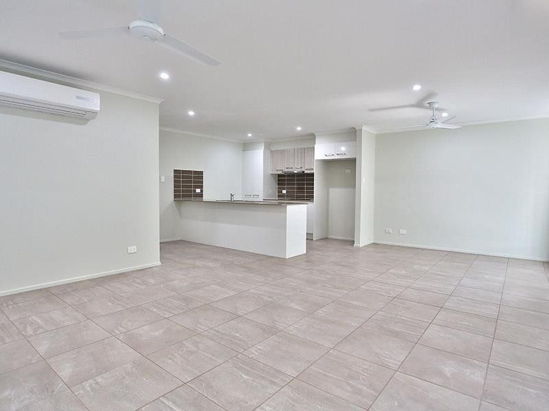 5 Lakeside Crescent, Ningi, QLD 4511