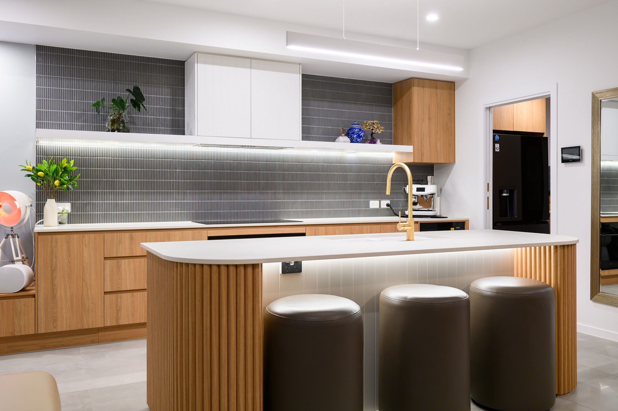 2/15 Canal Avenue, Runaway Bay, QLD 4216