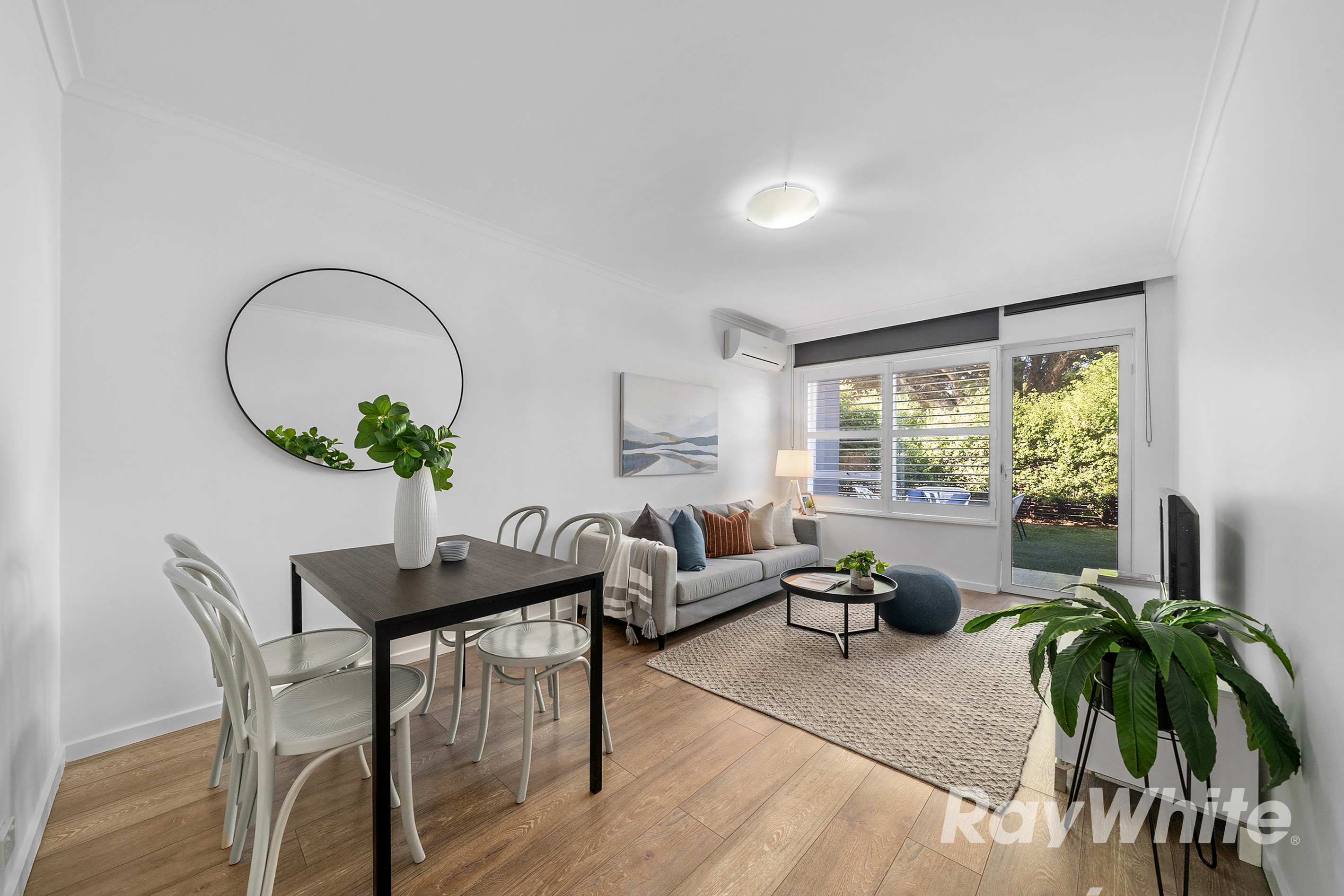 1/4 Kokaribb Road, Carnegie, VIC 3163
