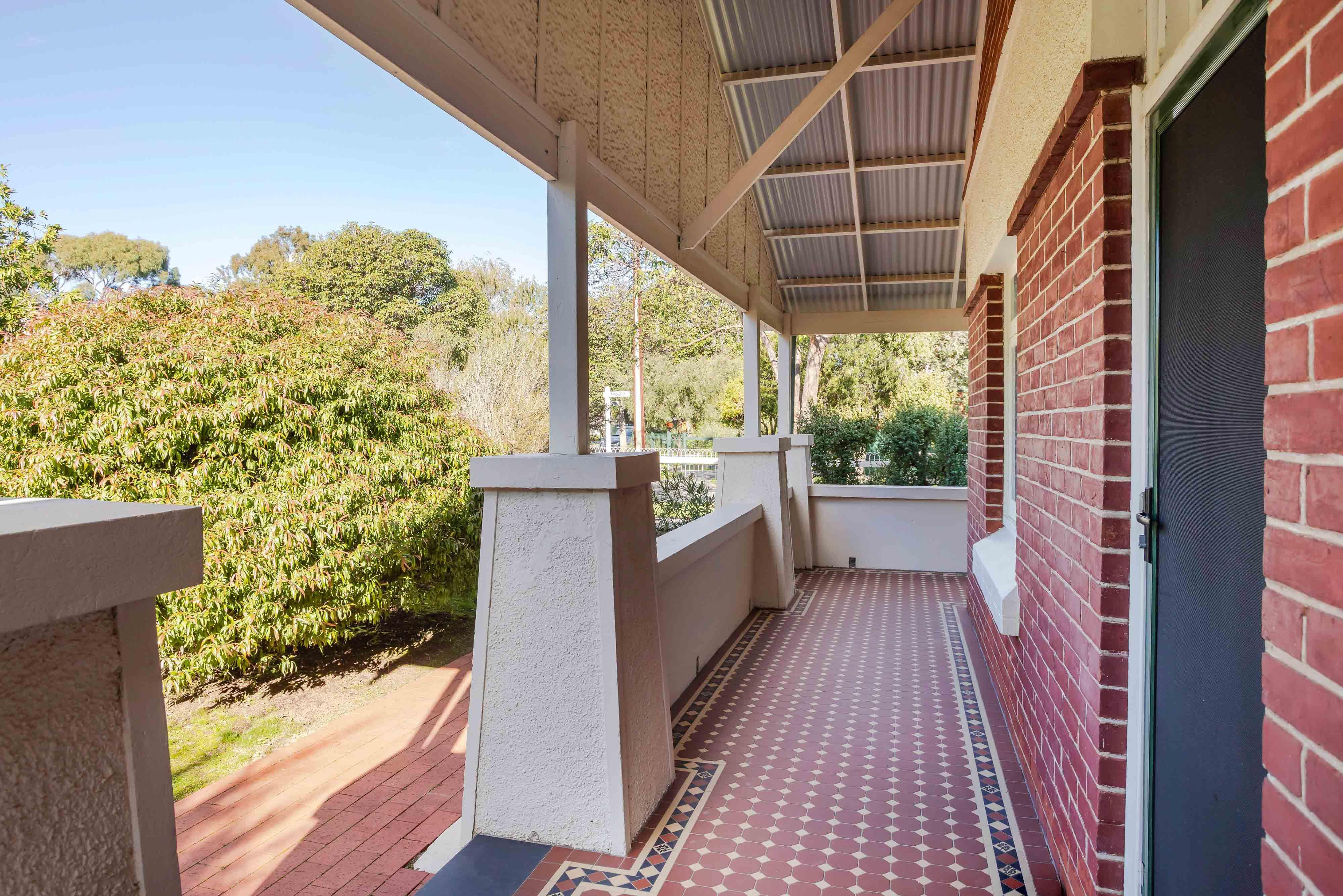 10 Pembroke Place — photo 3 of 7