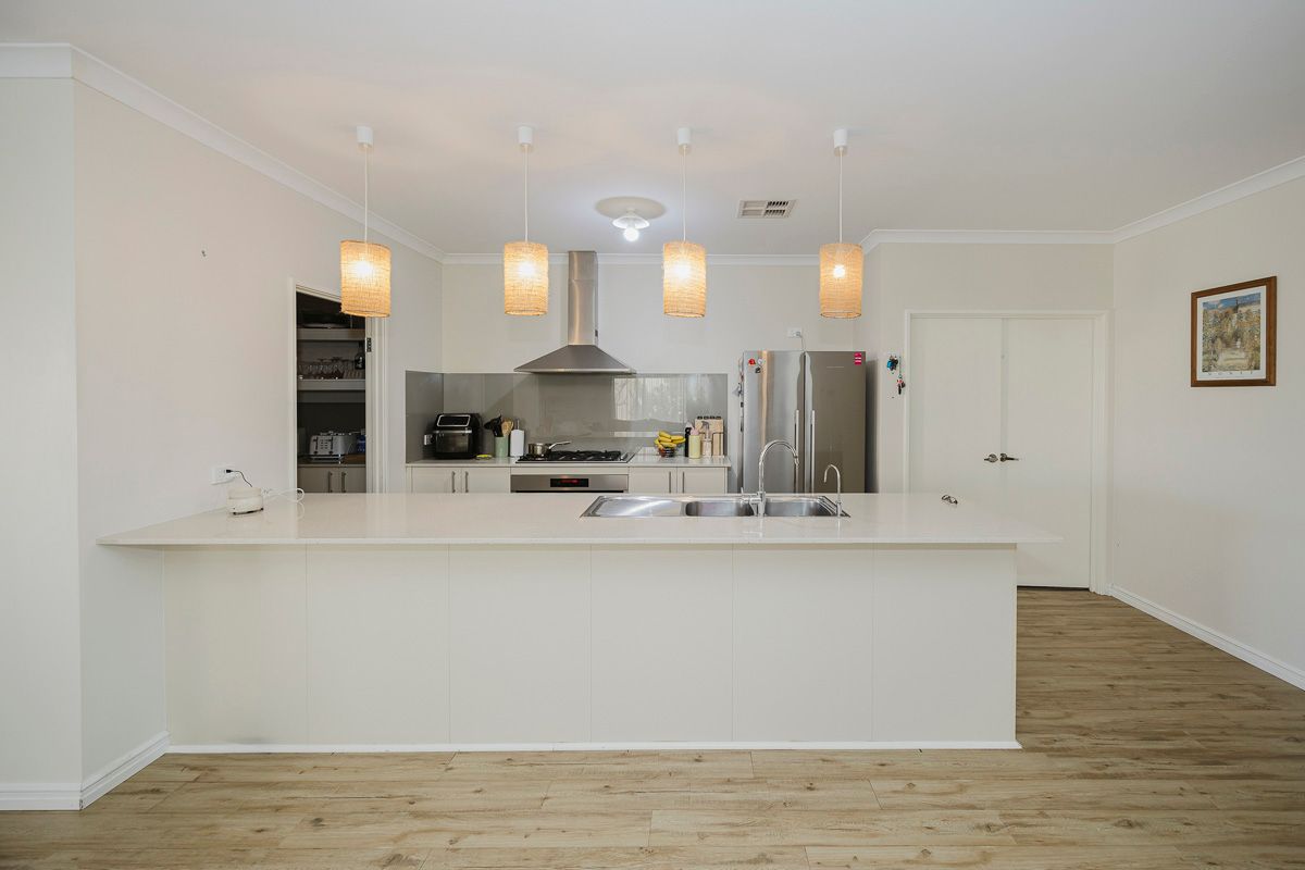 9 Ashmore Avenue — photo 3 of 28