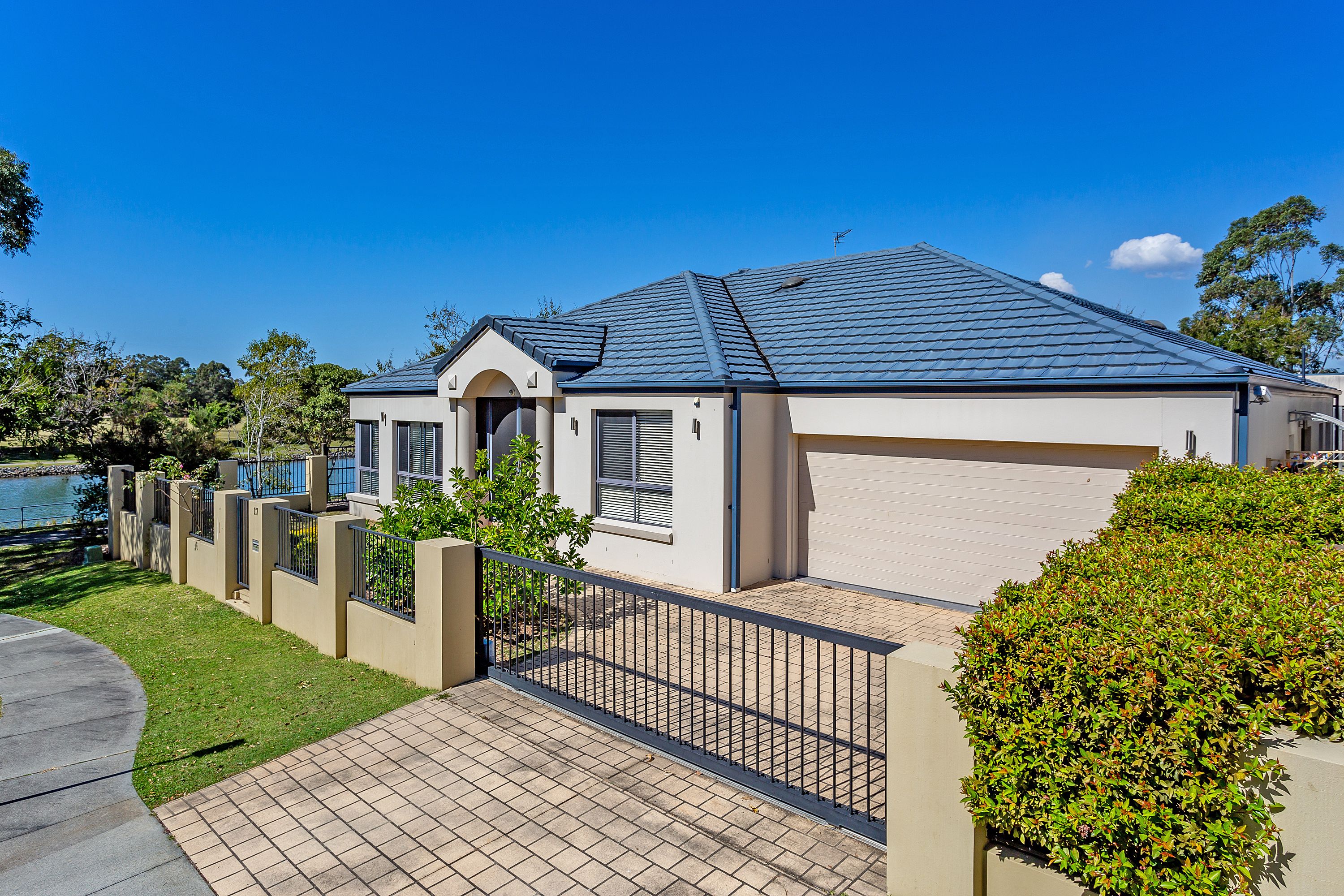 17 Avellino Drive, Varsity Lakes, QLD 4227