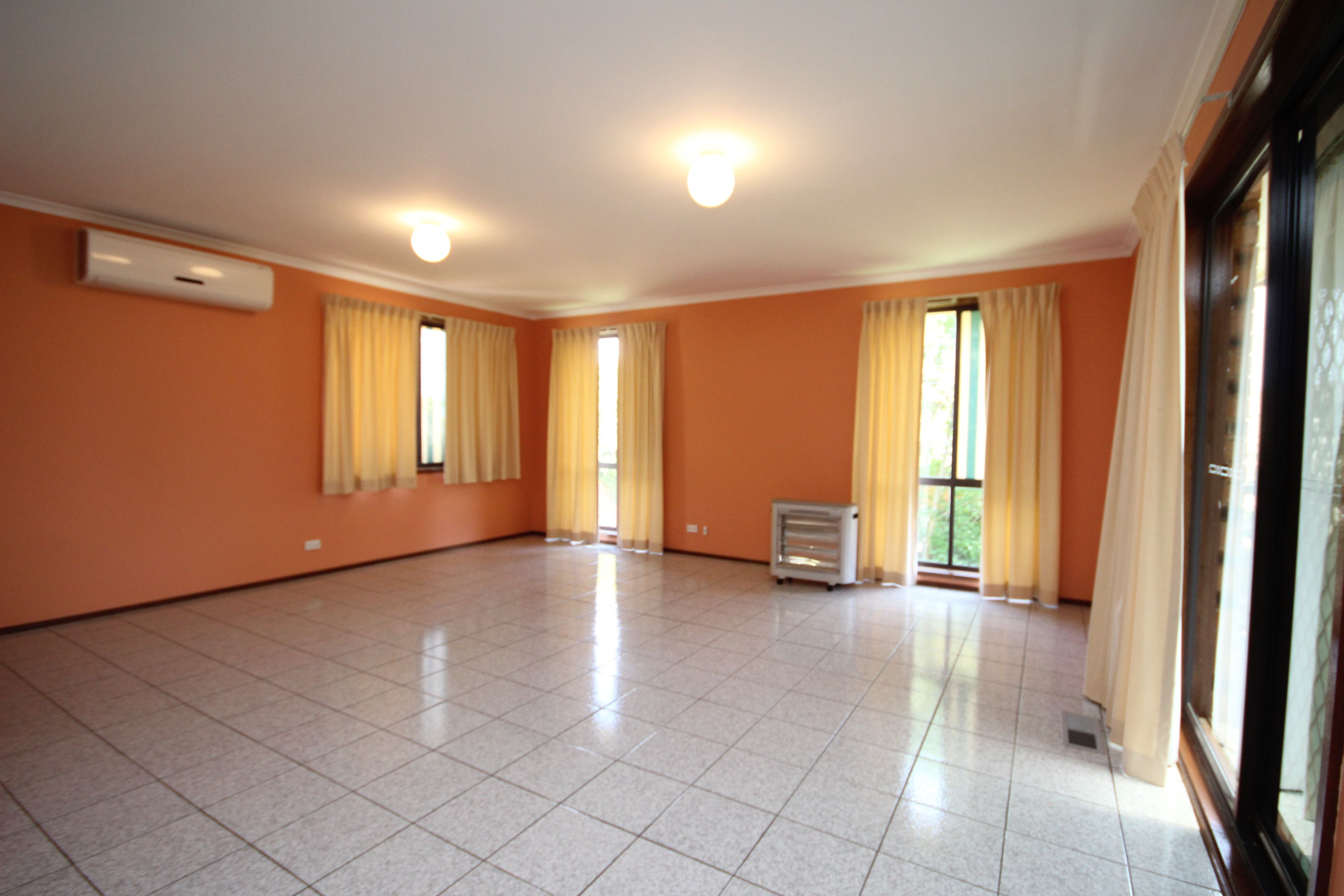 124A Chuculba Crescent — photo 7 of 15