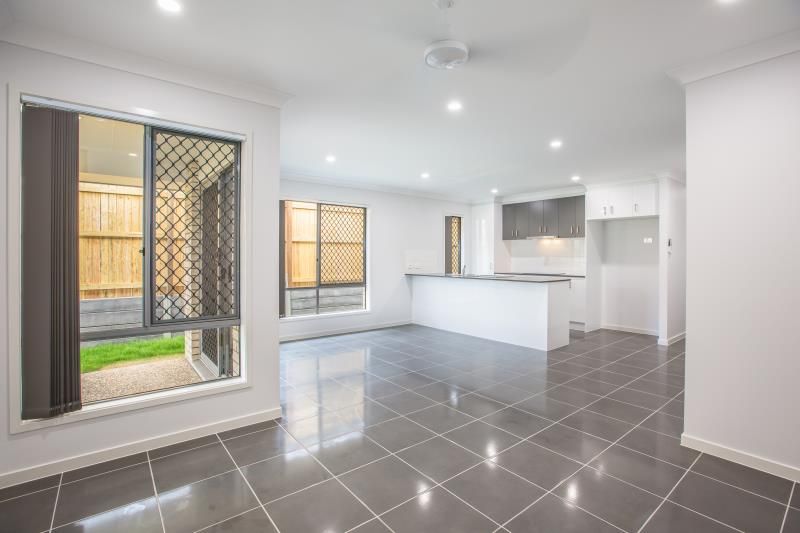 34 Woodline Drive, SPRING MOUNTAIN, QLD 4300