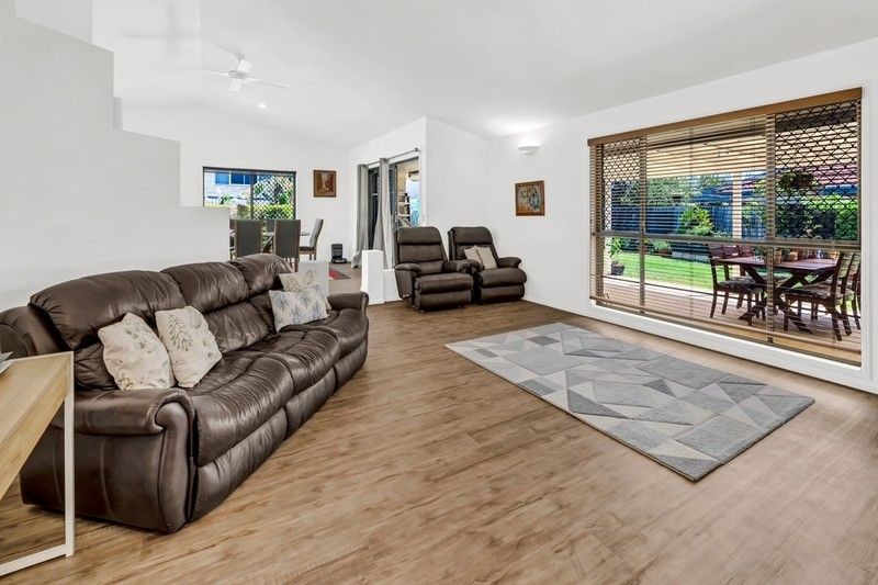 31 Gumleaf Drive, Molendinar, QLD 4214