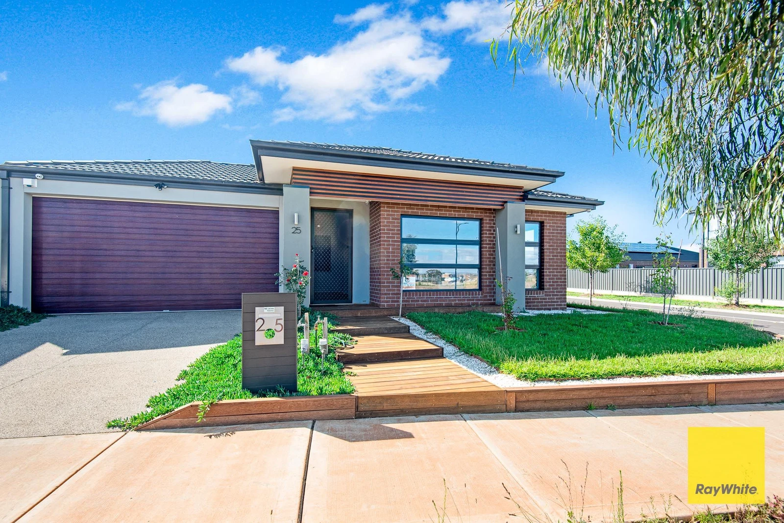25 Azadi Crescent, Strathtulloh, VIC 3338