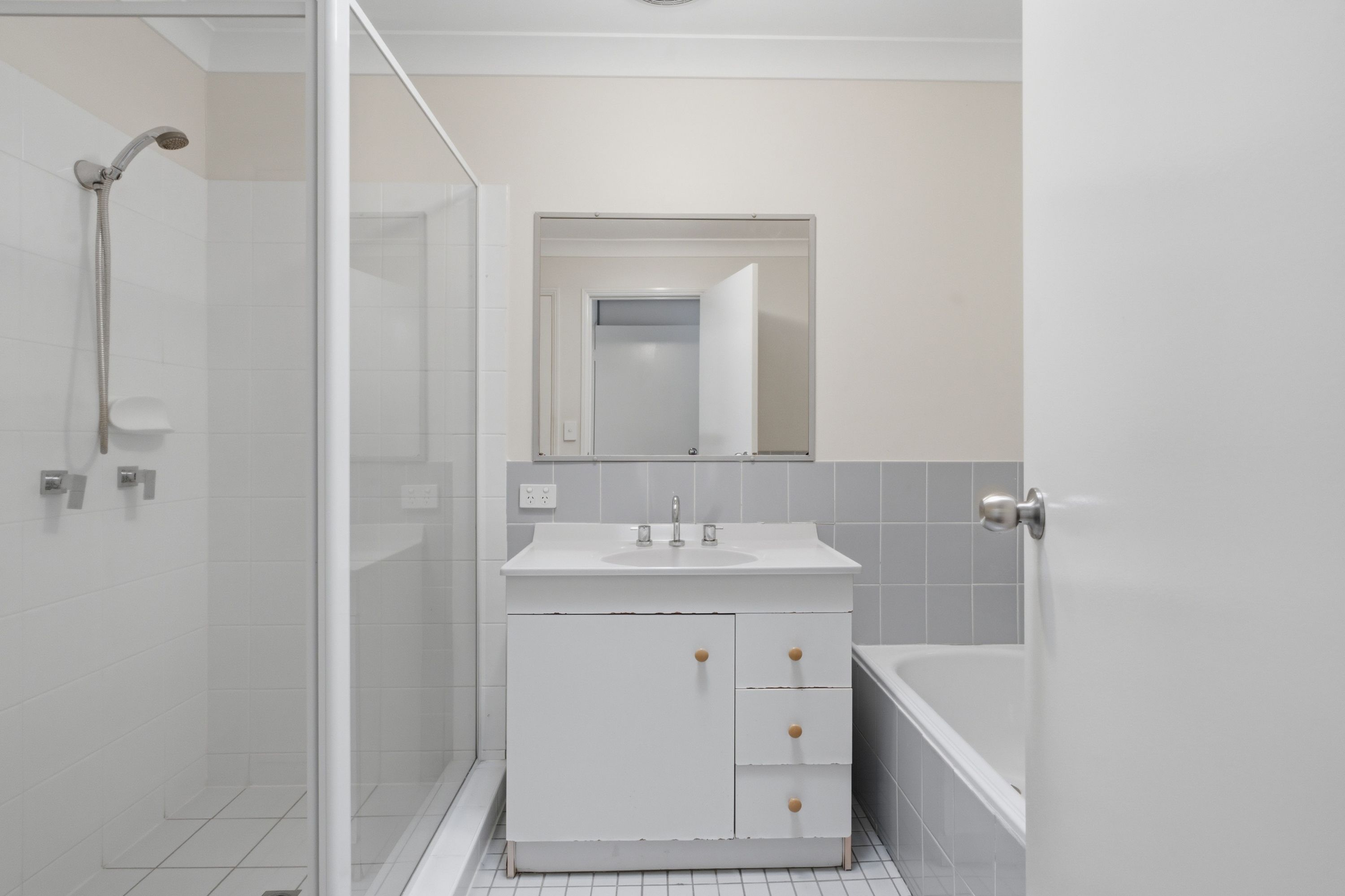 204/641 Pine Ridge Road — photo 17 of 24