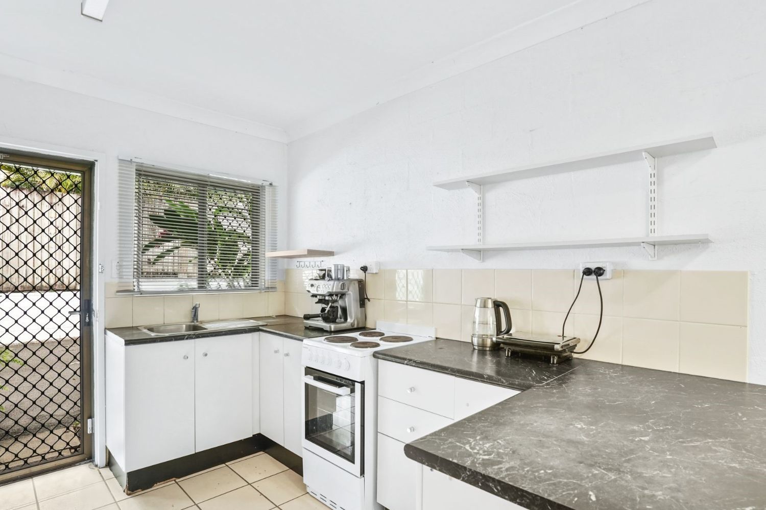 2/11 Vallely Street, Freshwater, QLD 4870
