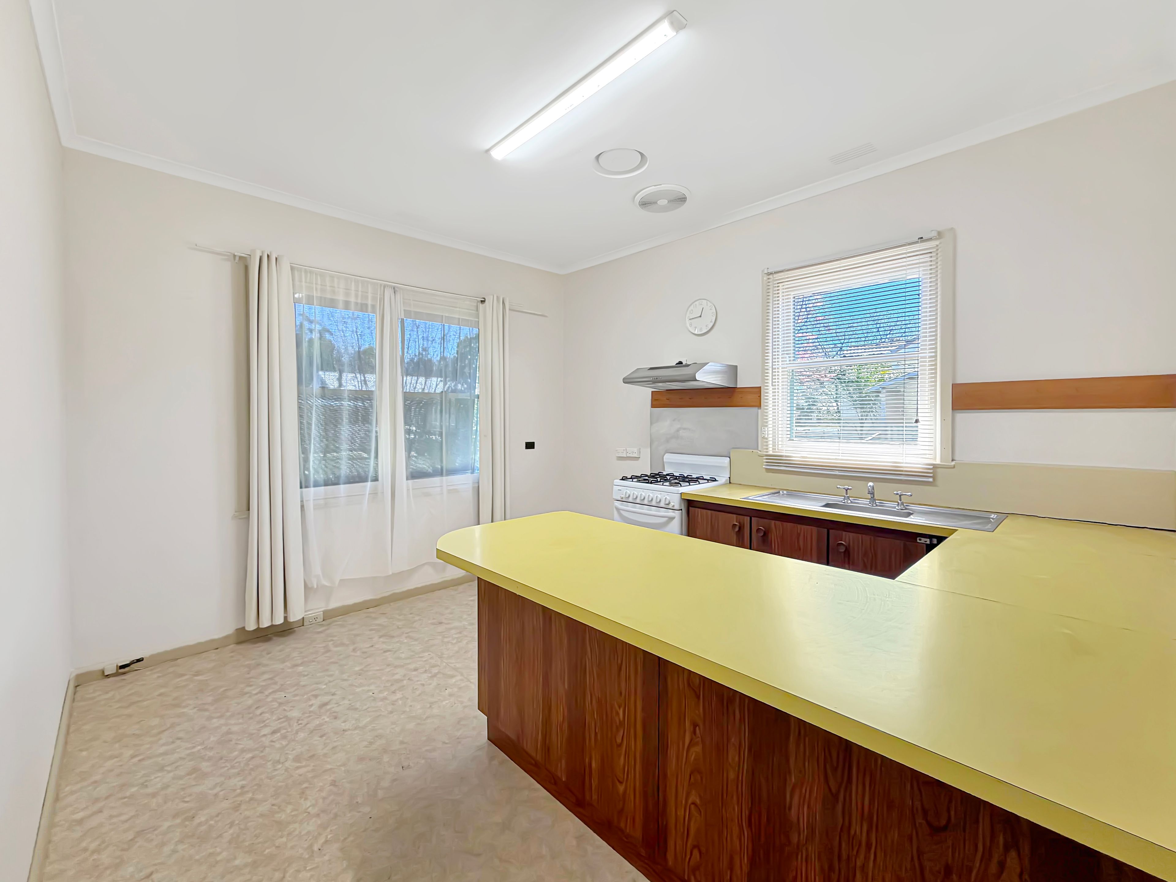 50 Williams Street North — photo 3 of 9