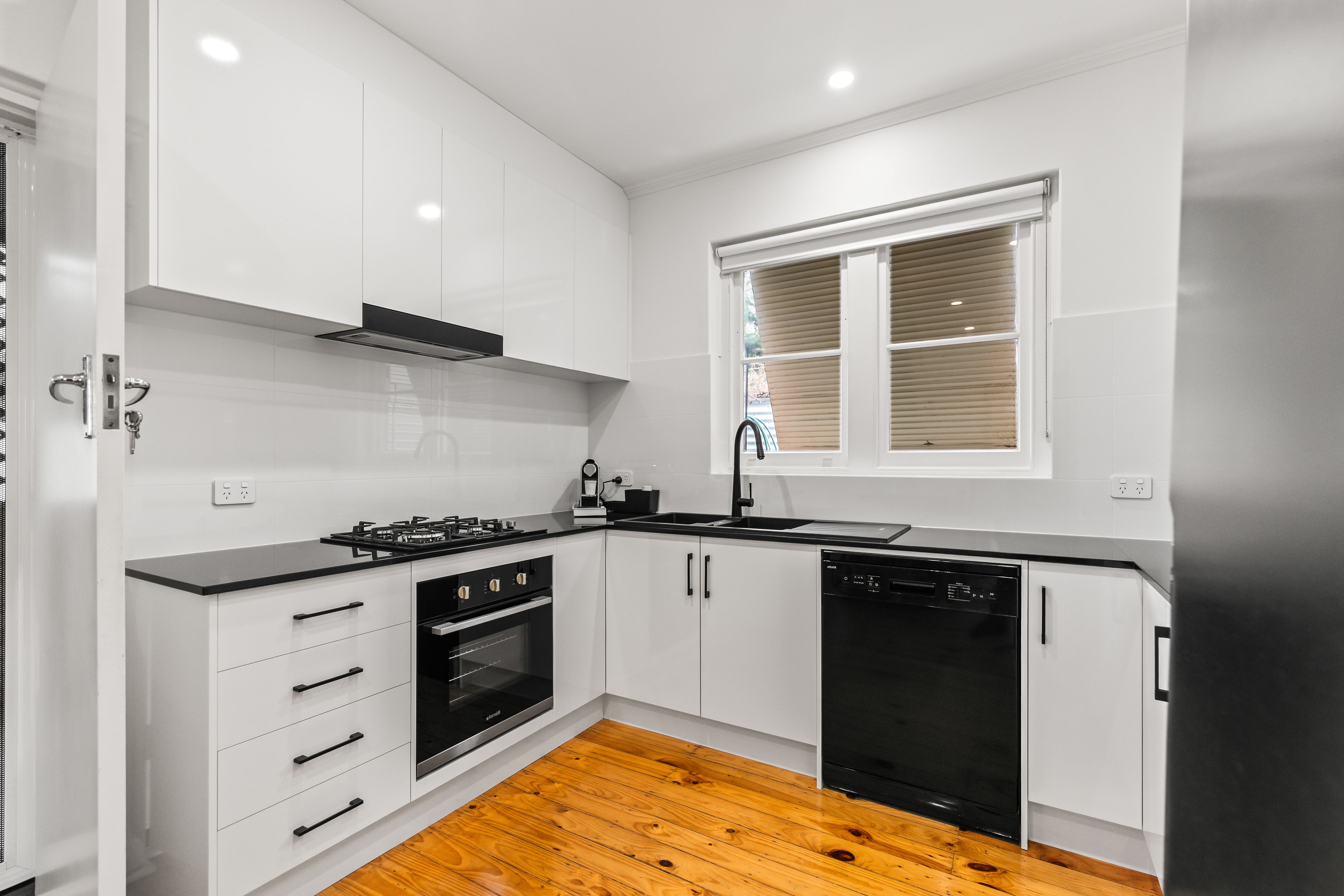 21 Kitchener Street — photo 8 of 22