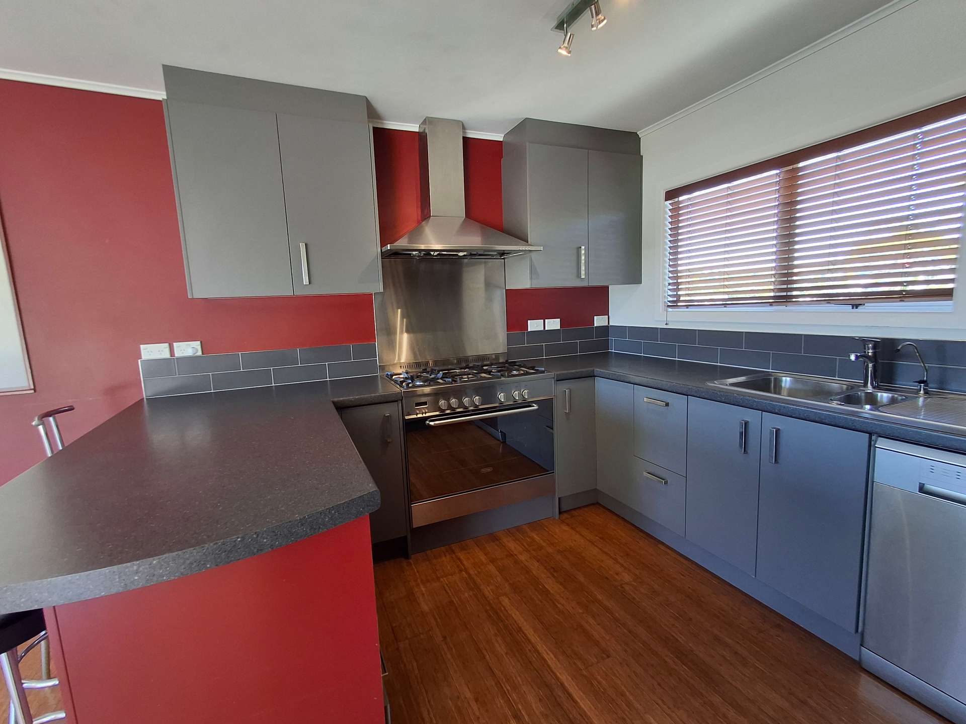 24 Langton Road photo 2