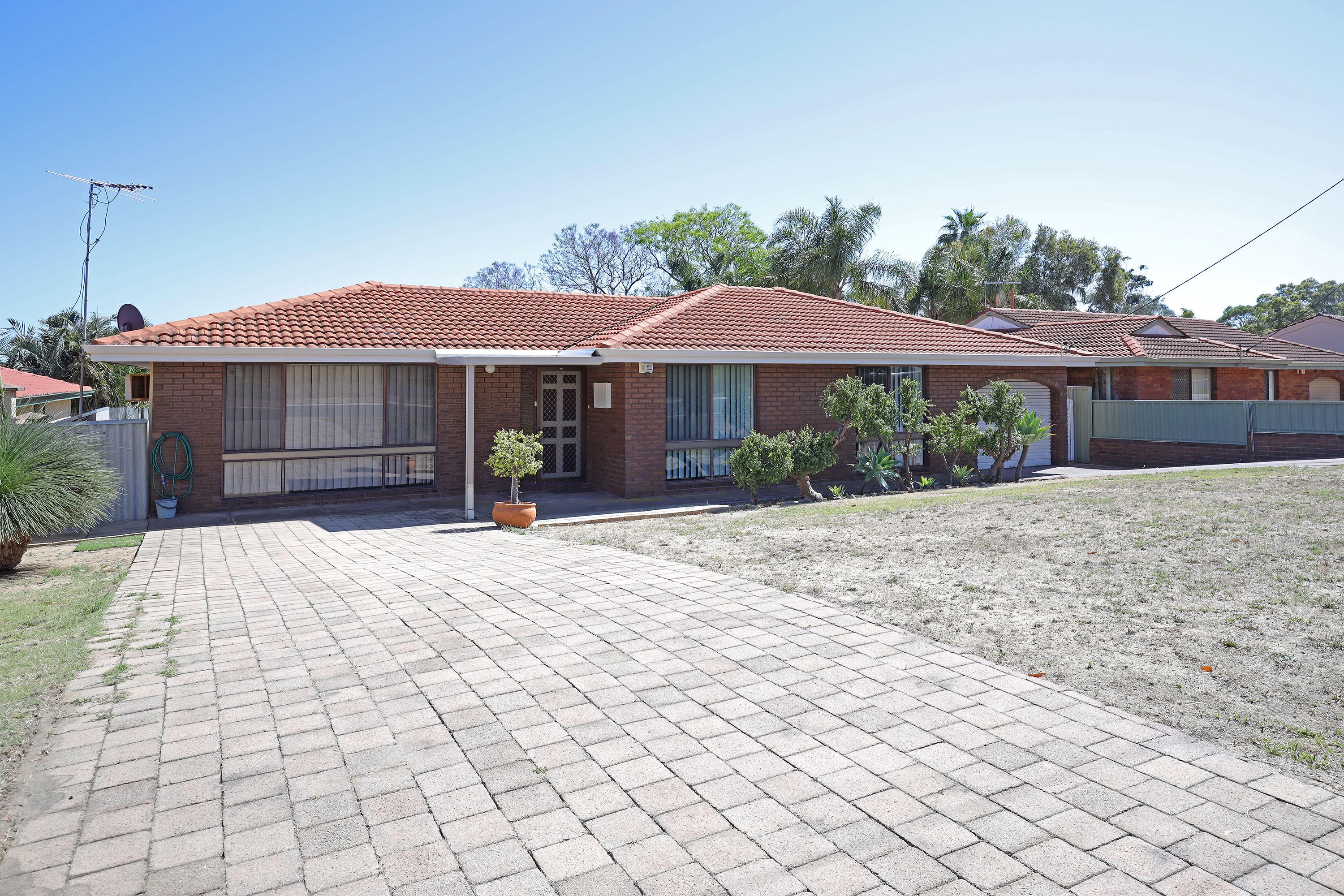 11 Lanrick Place, Girrawheen, WA 6064