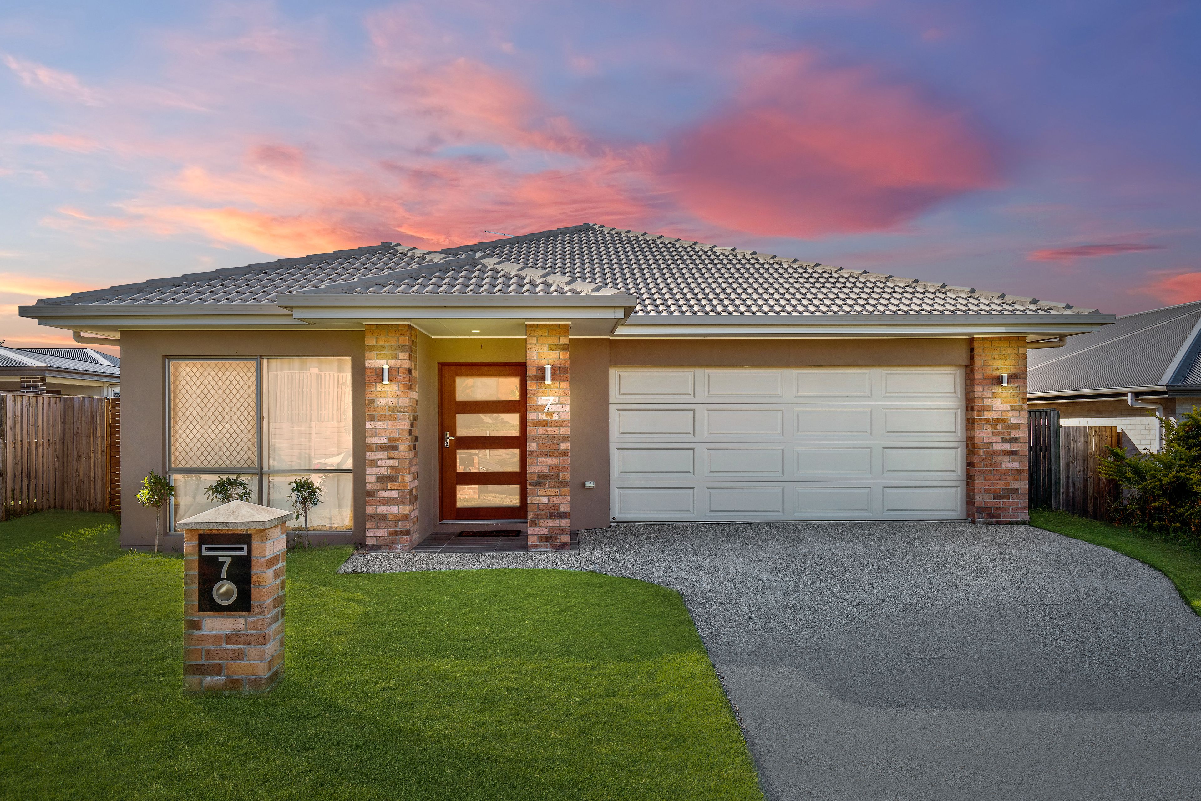 7 Embleton Road, Park Ridge QLD 4125