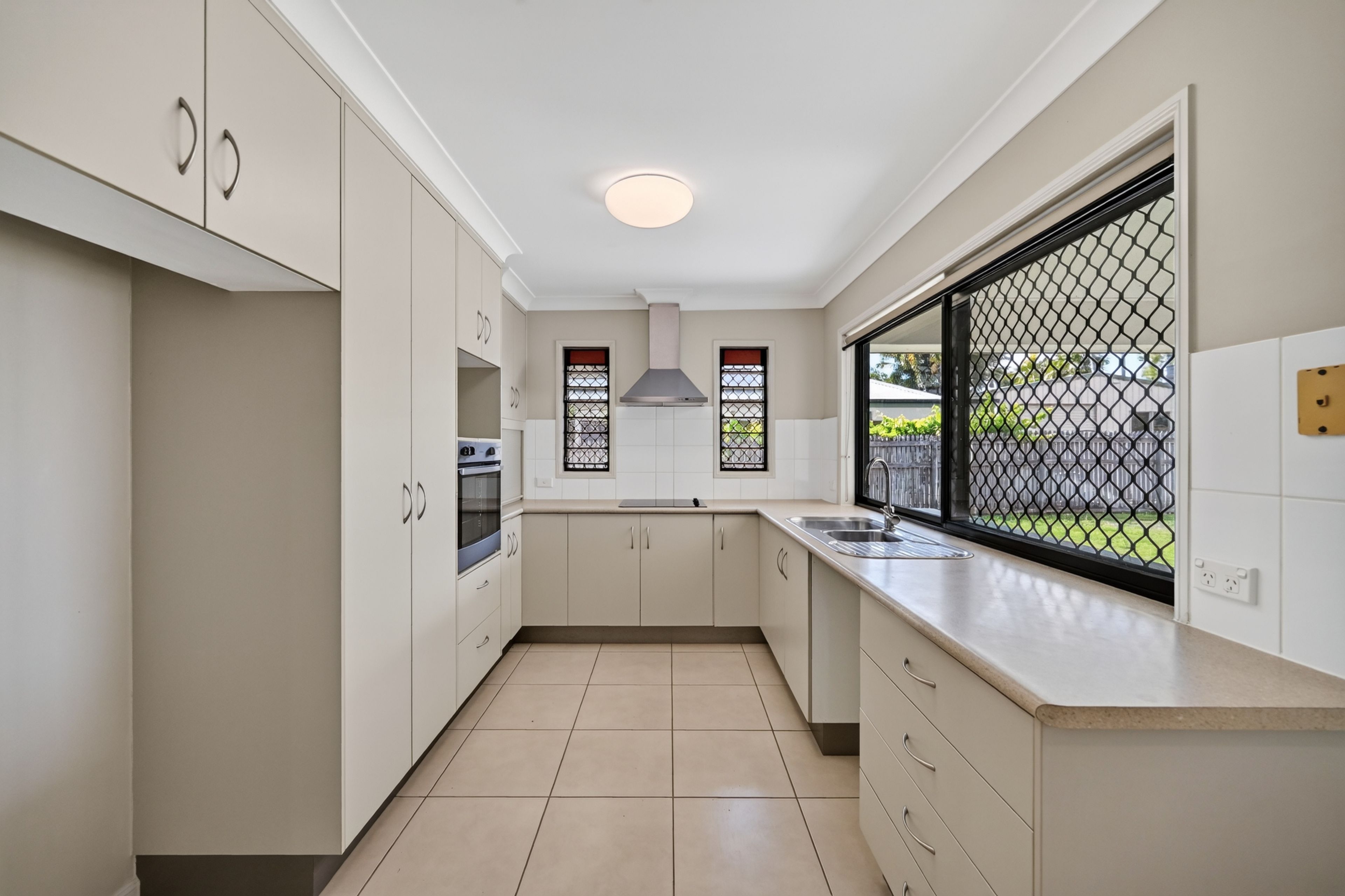 24 Greentree Circuit — photo 4 of 18