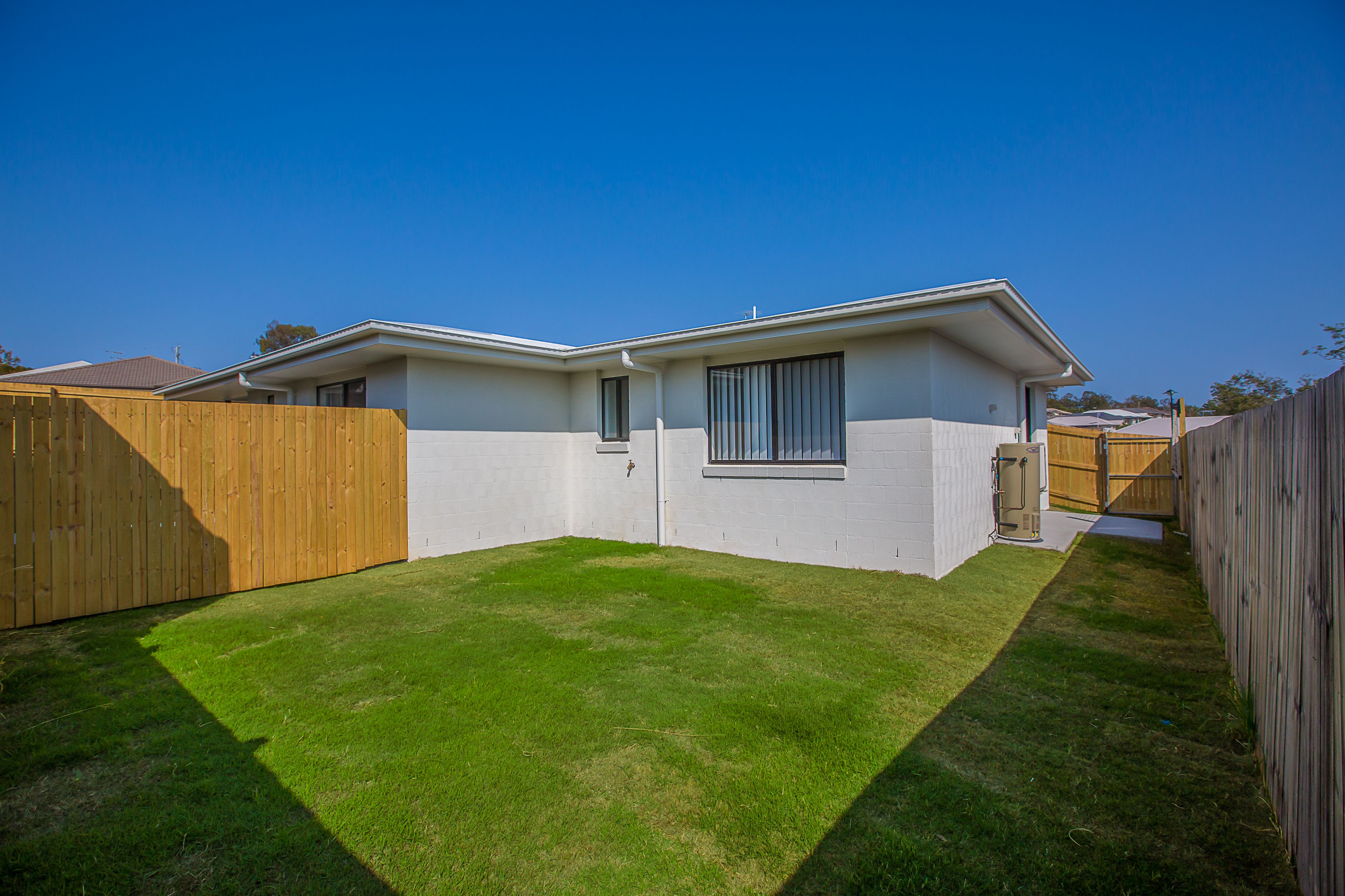 2/58 Essington Mews, Leichhardt, QLD 4305