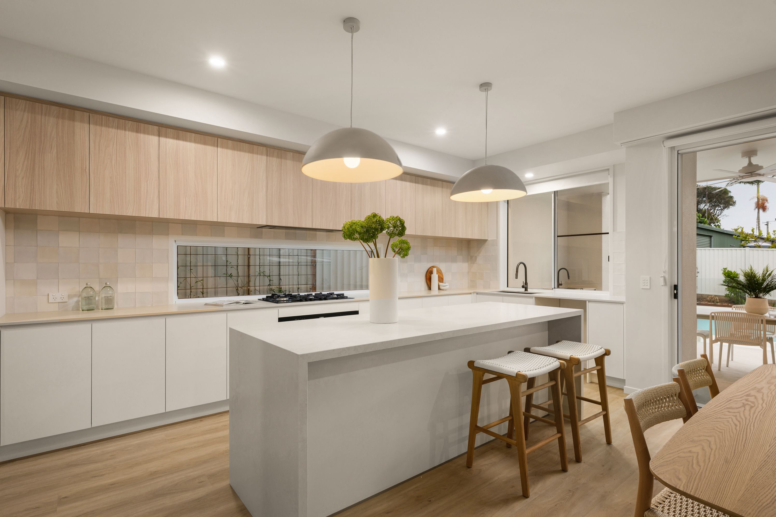 2/2 Teewah Street — photo 3 of 30