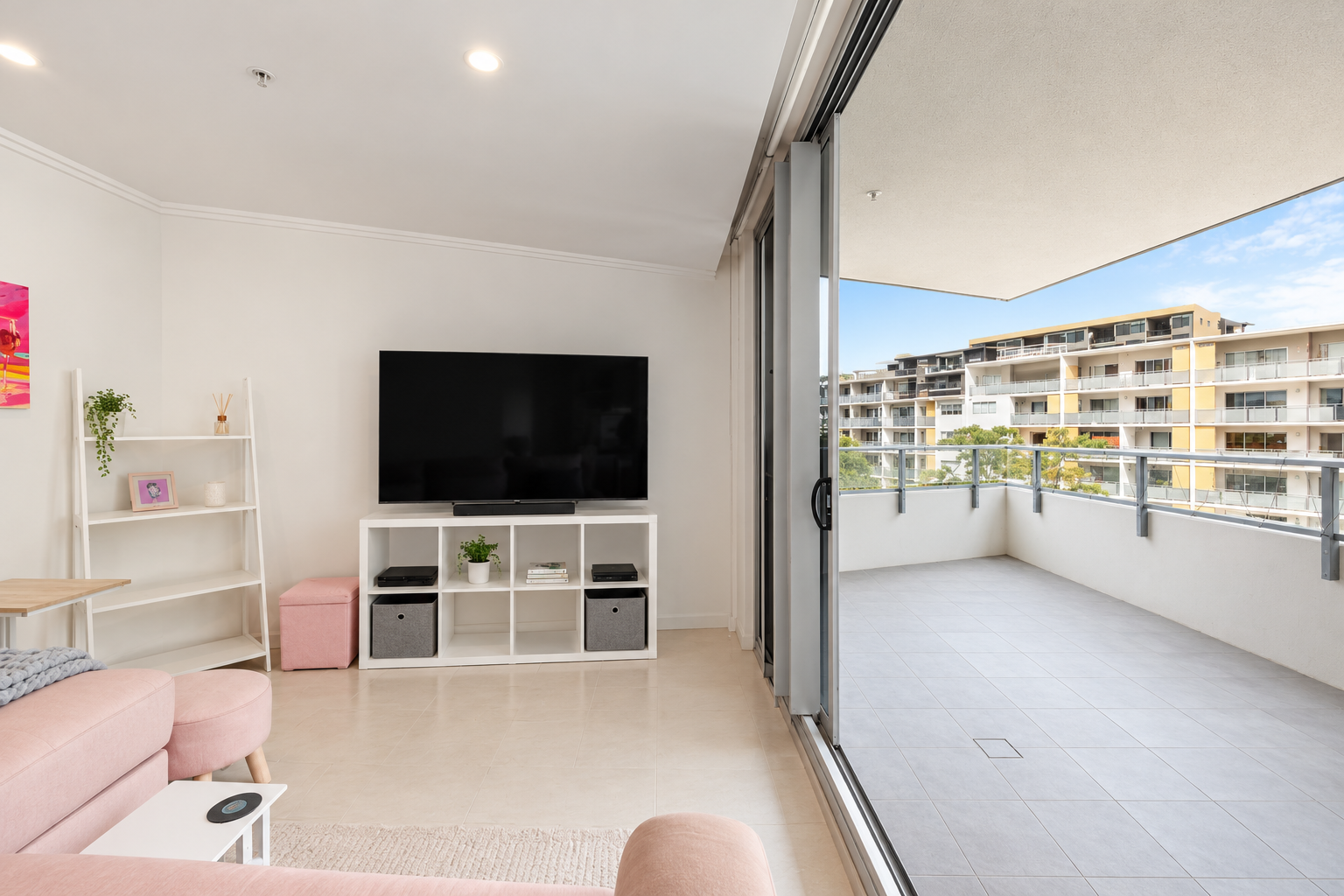 301/42 Wyandra Street — photo 5 of 14