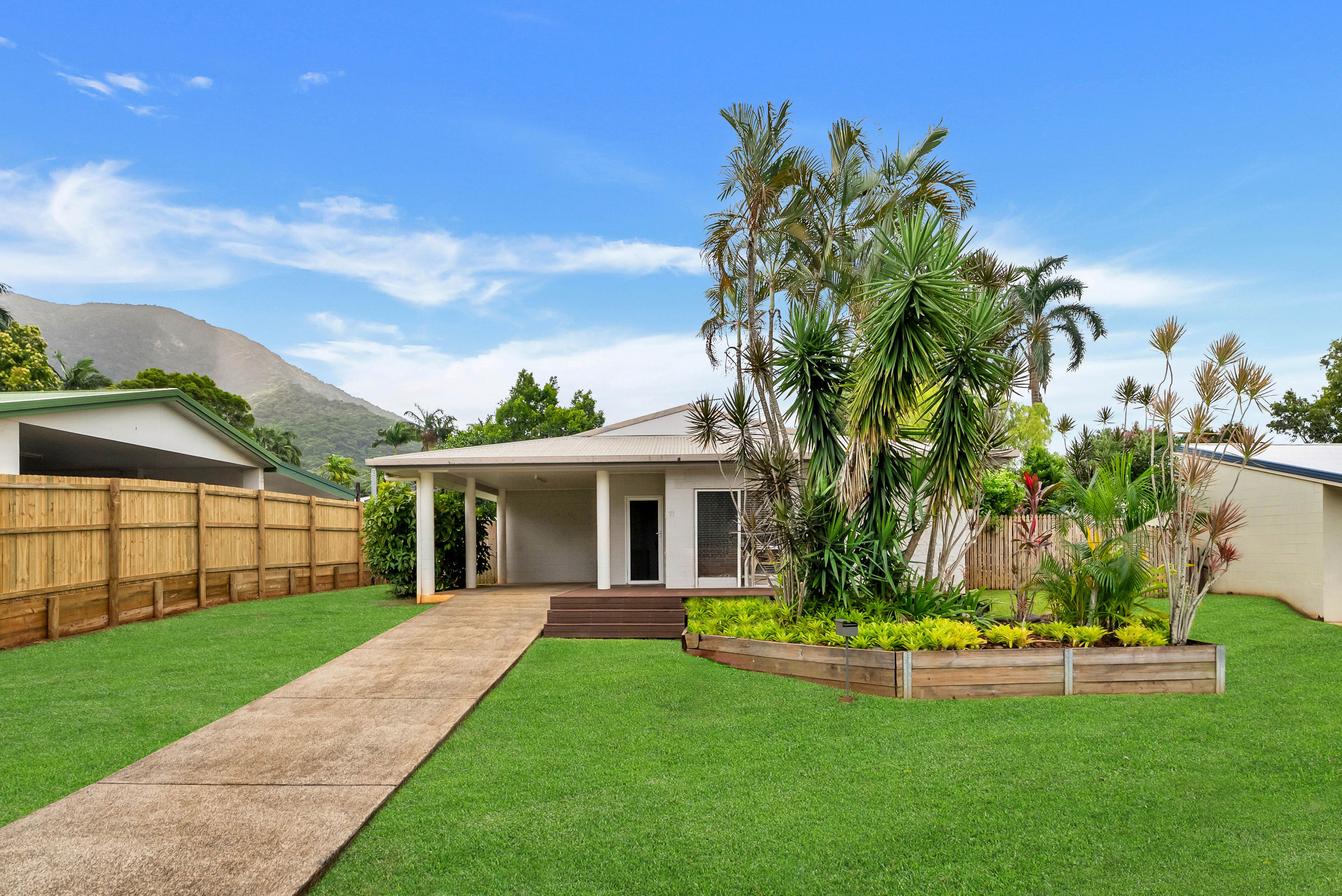 11 Rosewood Close, Redlynch, QLD 4870