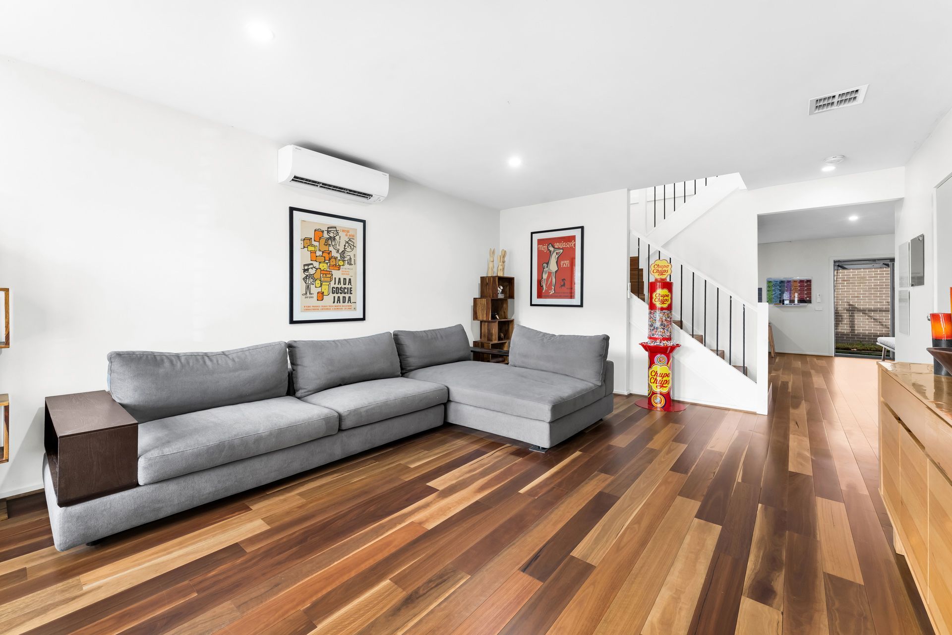 10 Flora Lane — photo 3 of 19